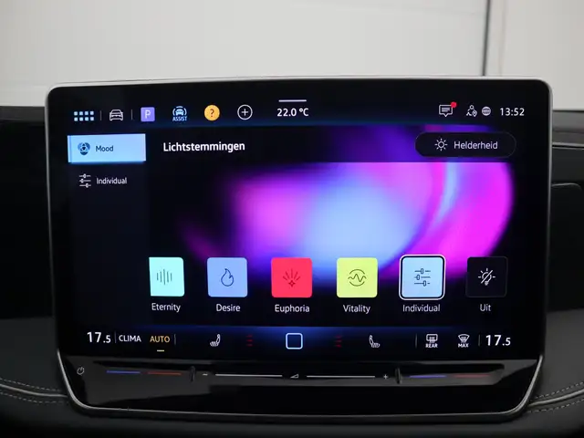 Volkswagen Passat view 14