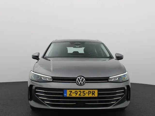 Volkswagen Passat view 22