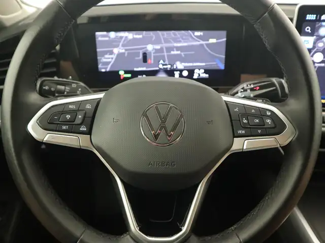 Volkswagen Passat view 16