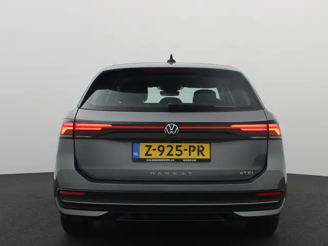 Volkswagen Passat view 4