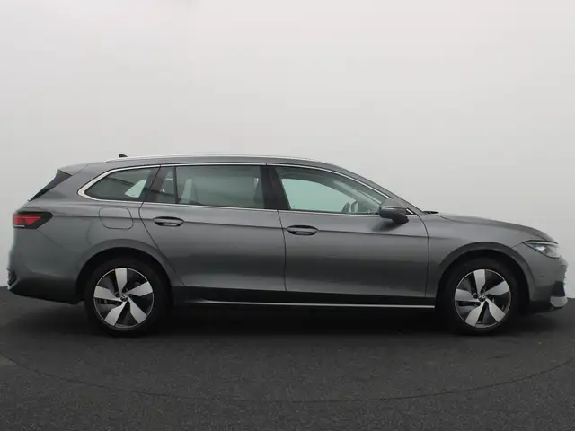 Volkswagen Passat view 19