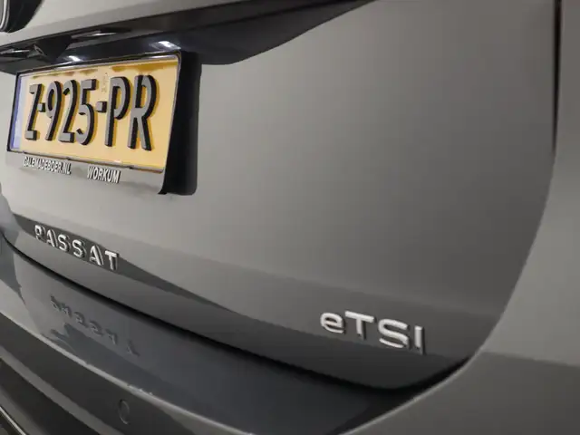 Volkswagen Passat view 23