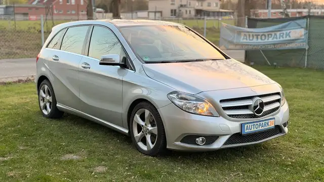 Mercedes-Benz B 180 *R-KAMERA*NAVI*122PS*AUTOMATIK*