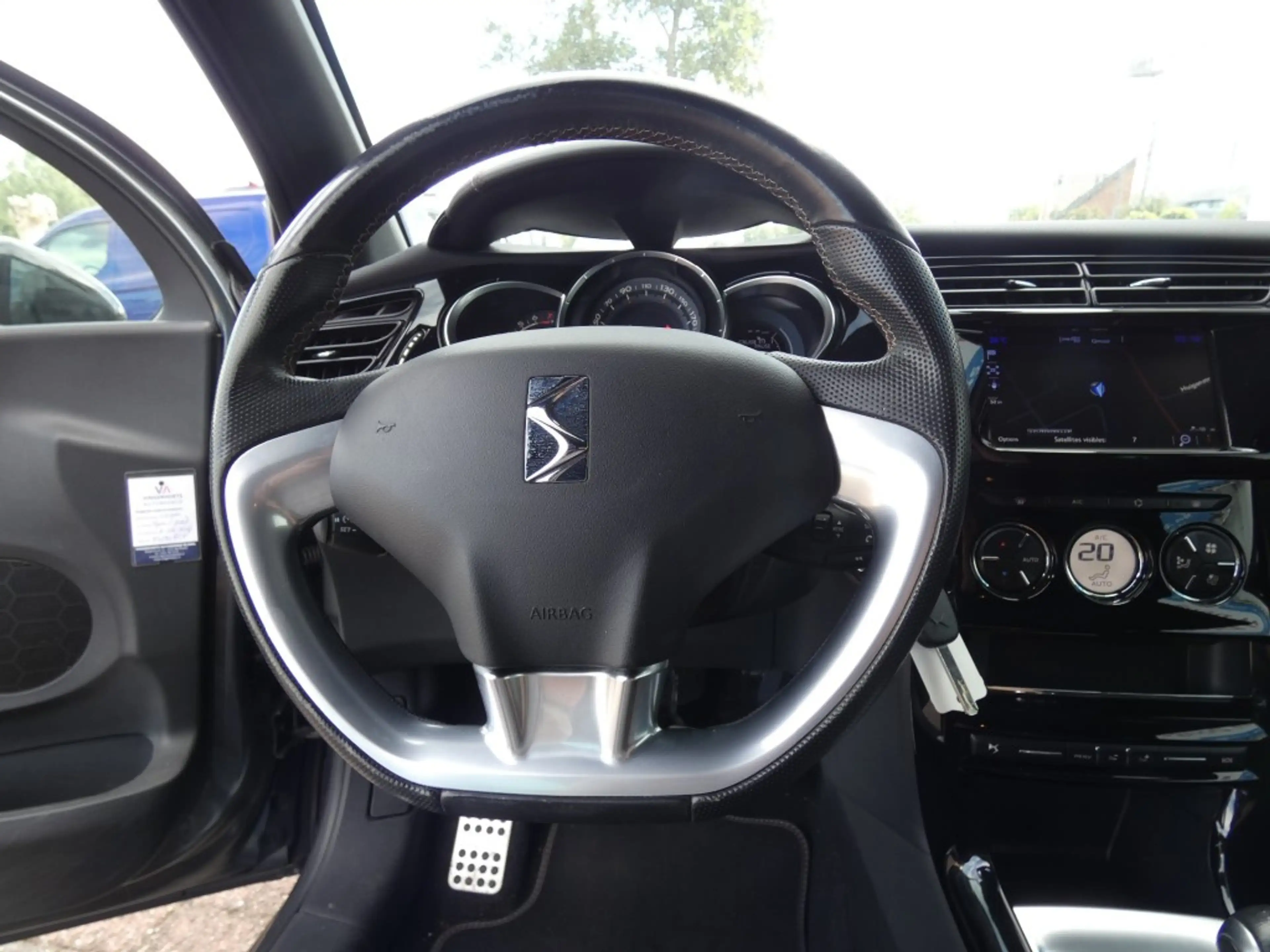 DS Automobiles DS 3 1.2 PureTech PERFORMANCE LINE,Navi.Led,DBriem Verv — photo 13