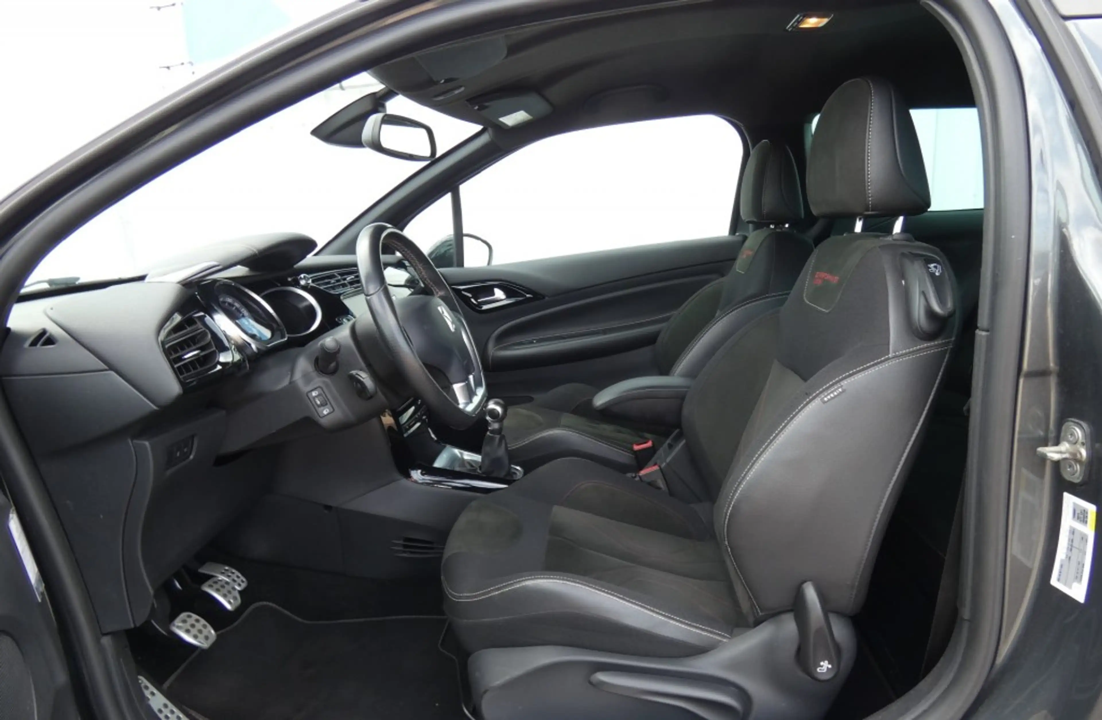DS Automobiles DS 3 1.2 PureTech PERFORMANCE LINE,Navi.Led,DBriem Verv — photo 10