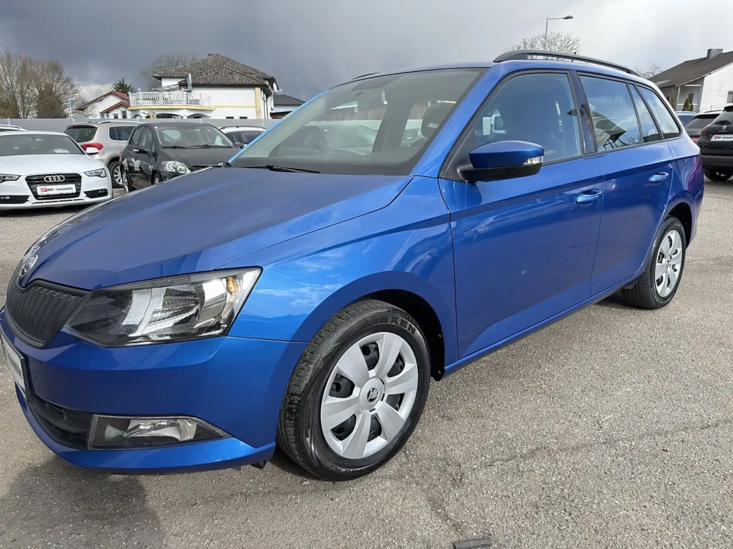 Skoda Fabia Combi Active 1,0 Blau - 2