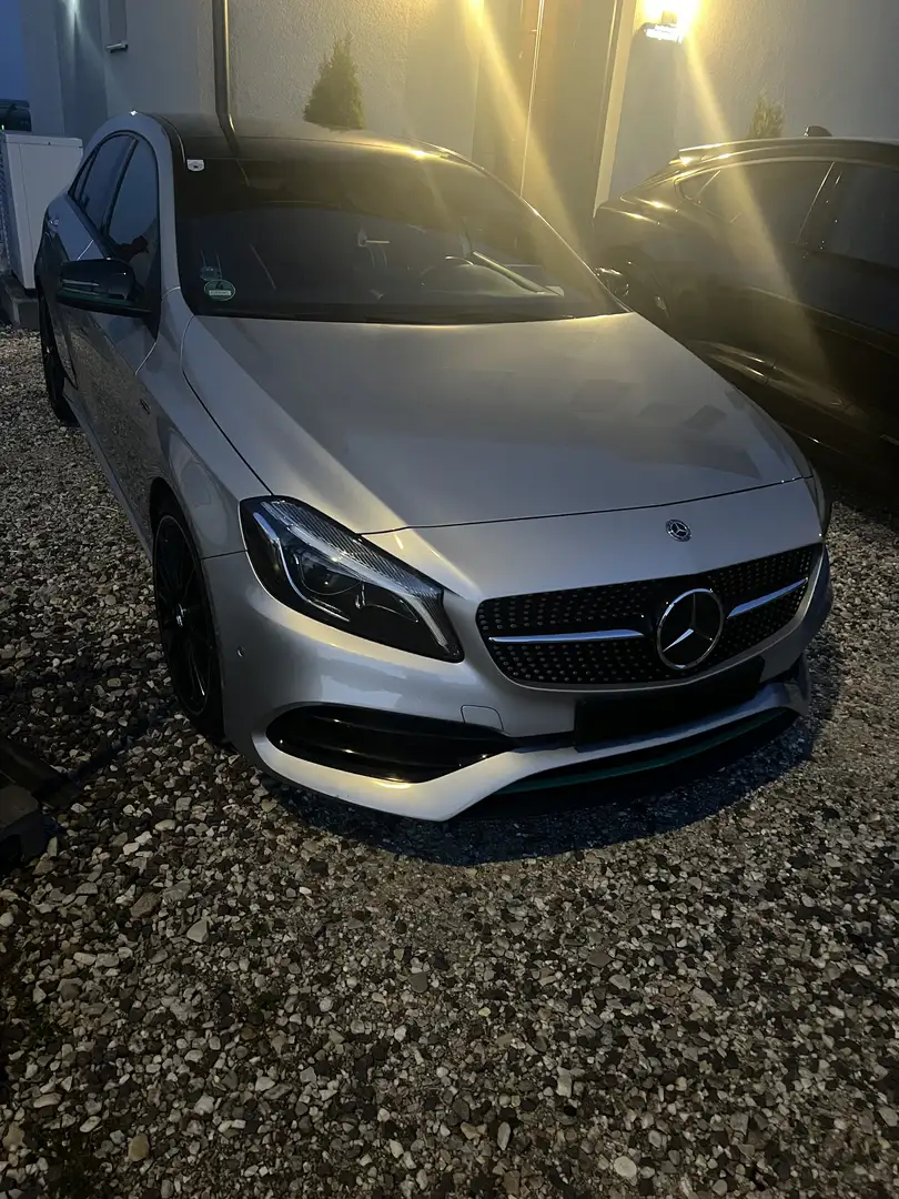 Mercedes-Benz A 250 Sport 4MATIC, Petronas F1 Motorsport Edition DCT Argent - 1