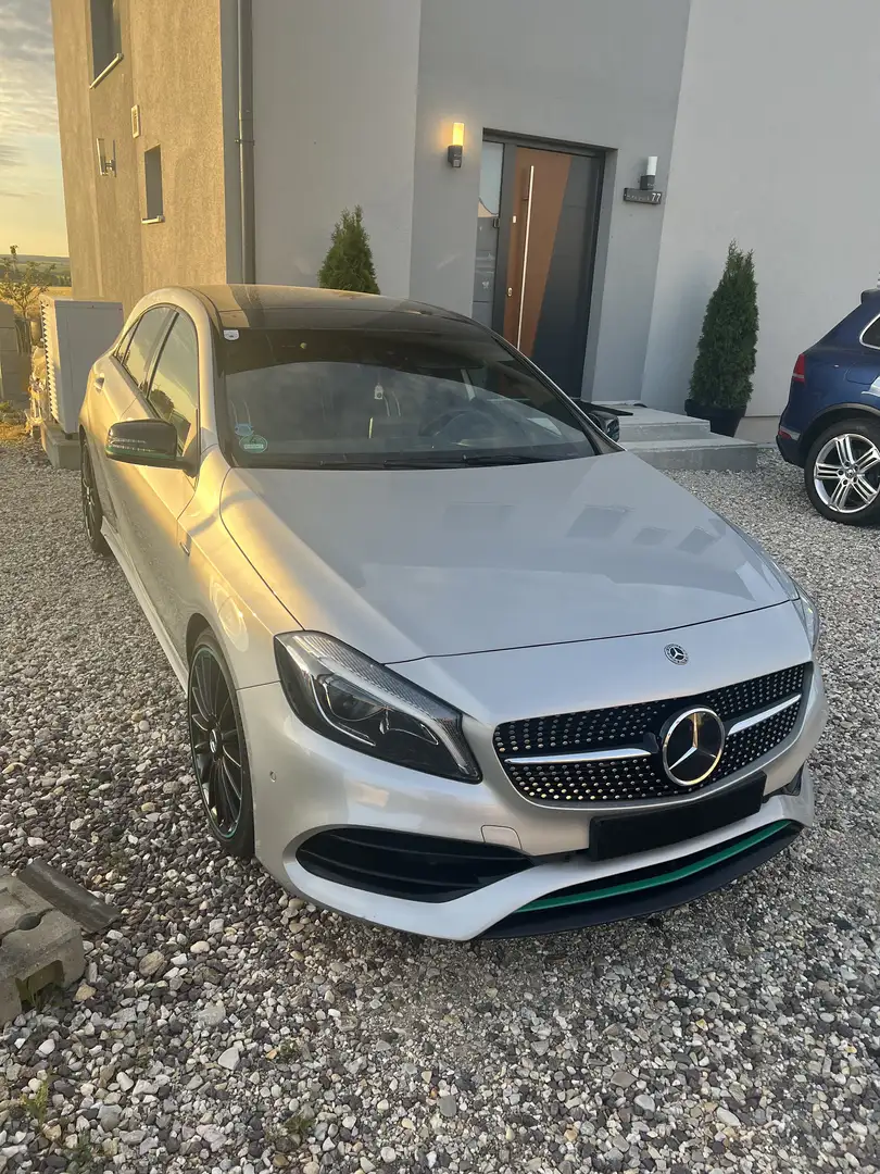 Mercedes-Benz A 250 Sport 4MATIC, Petronas F1 Motorsport Edition DCT Argintiu - 1