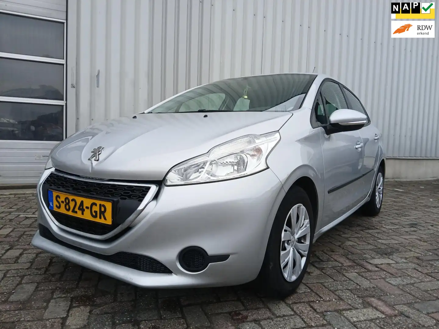 Peugeot 208 1.2 VTi Blue Lease Executive MOTOR SCHADE!!! Grijs - 1