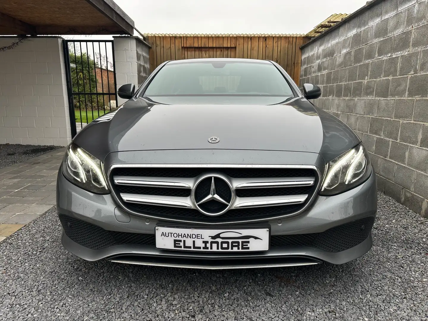 Mercedes-Benz E 200 d Automaat Led Navi Leder BT Camera Zetelverw BT Grijs - 2
