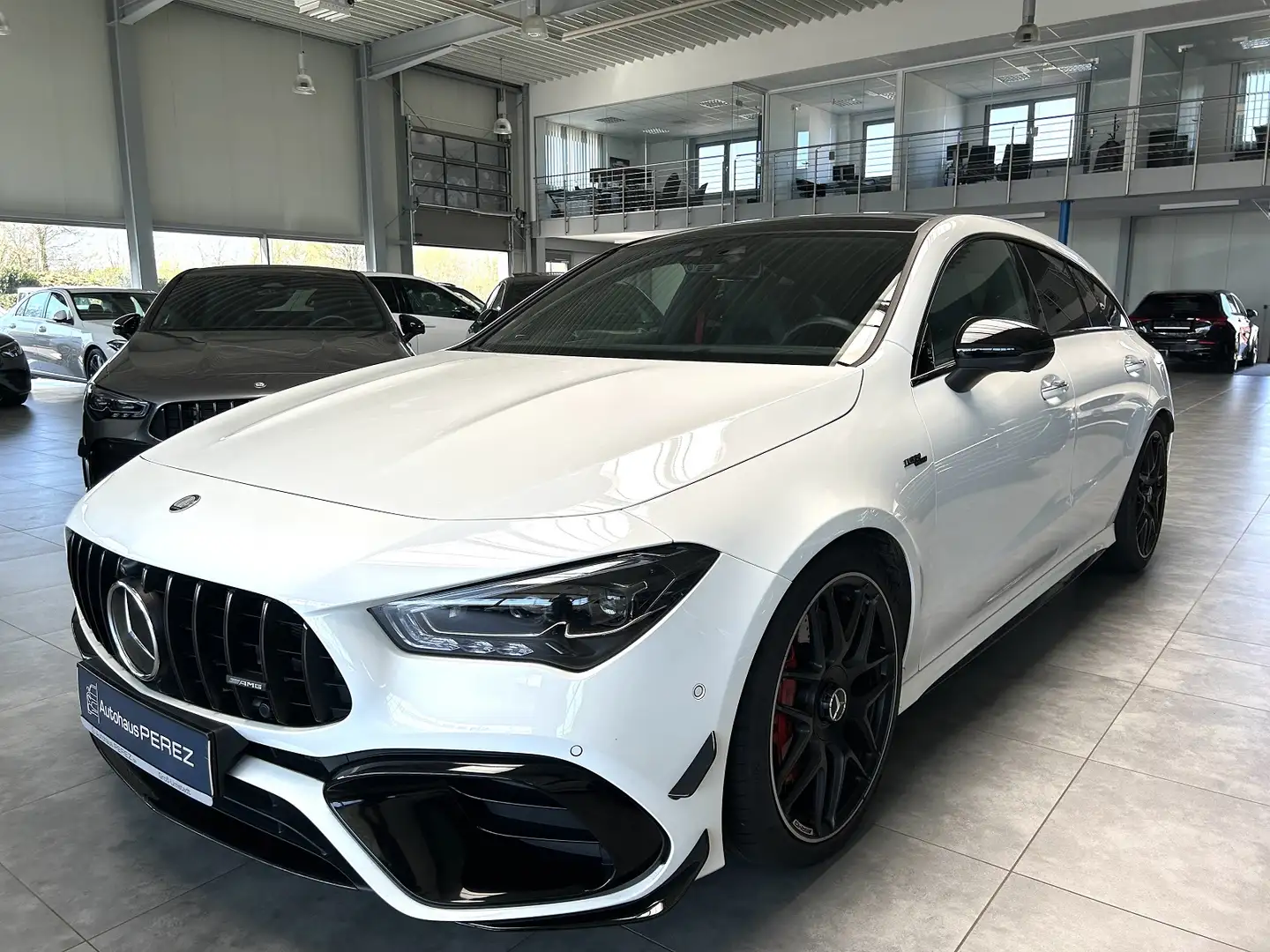 Mercedes-Benz CLA 45 AMG s 4M PREMIUM+ 94.784 Bílá - 2
