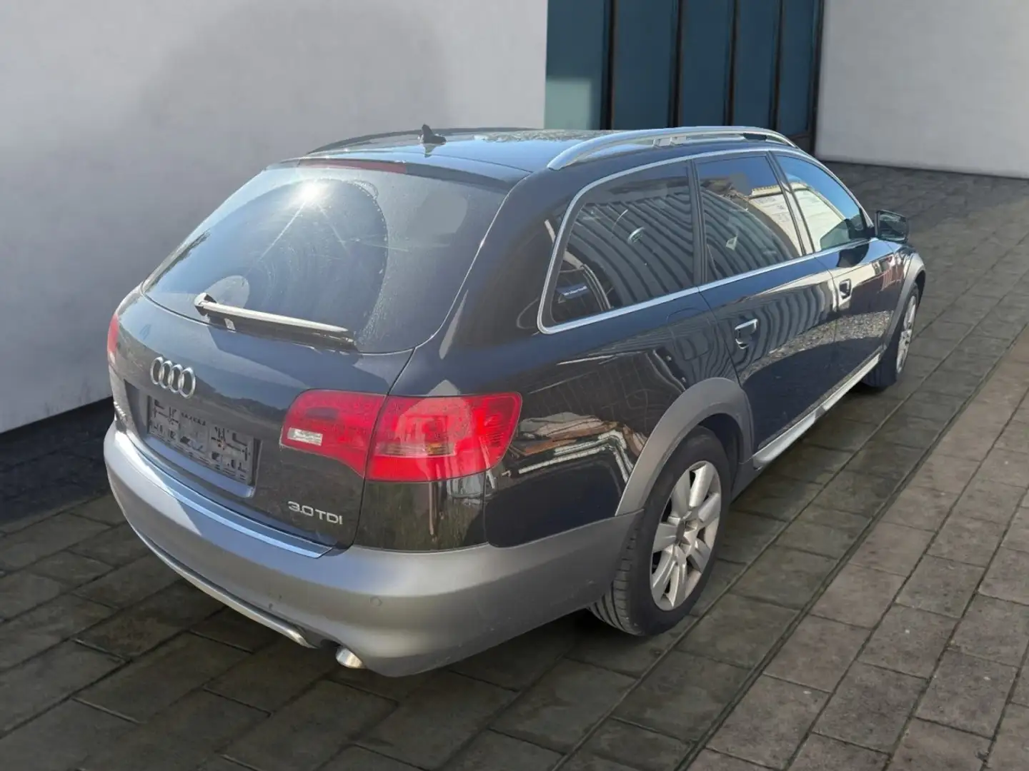 Audi A6 allroad quattro 3.0 TDI*Navi*Leder* Klima Xenon Navi Zwart - 2