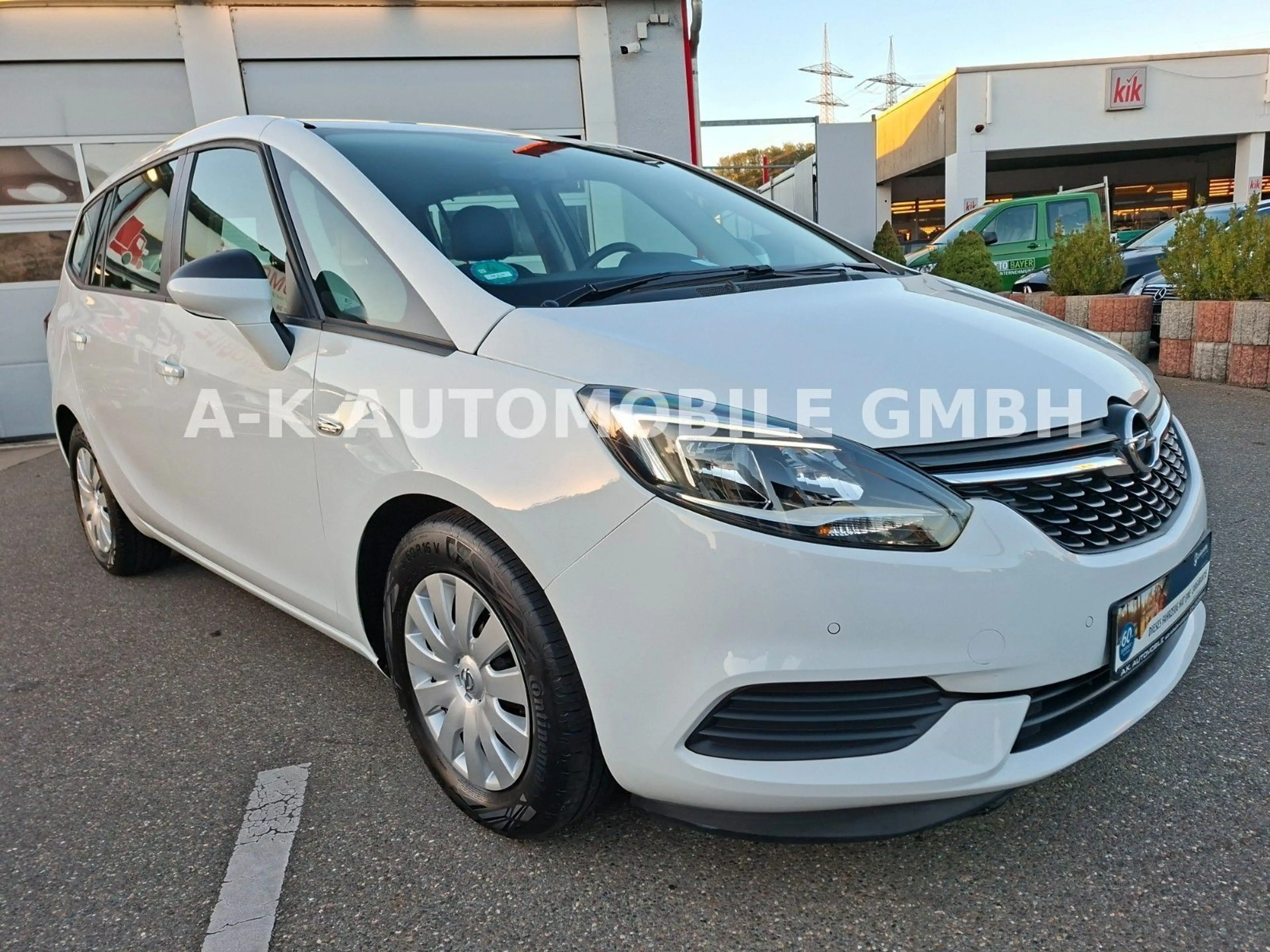 Opel Zafira Tourer — photo 12