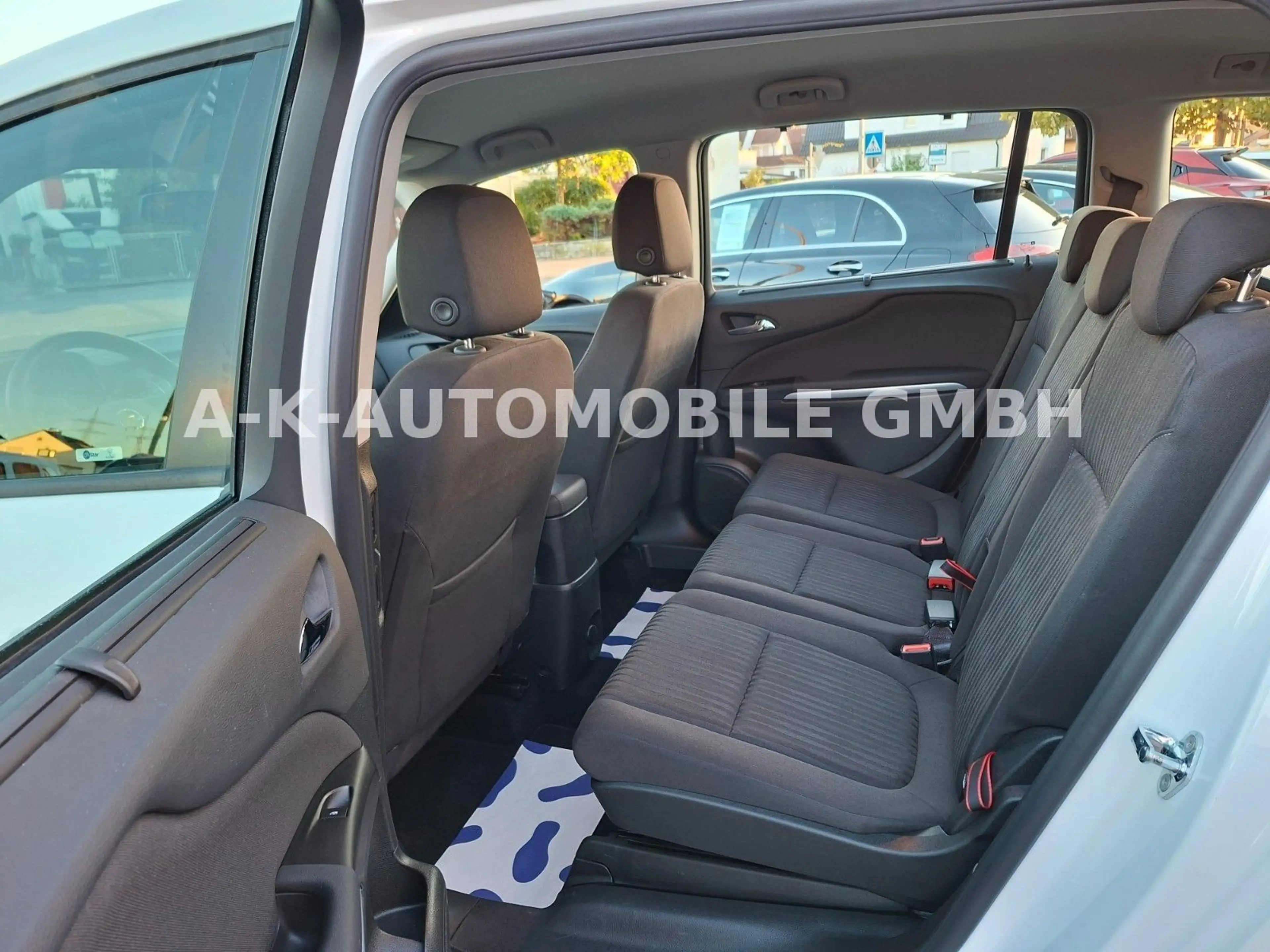 Opel Zafira Tourer — photo 15