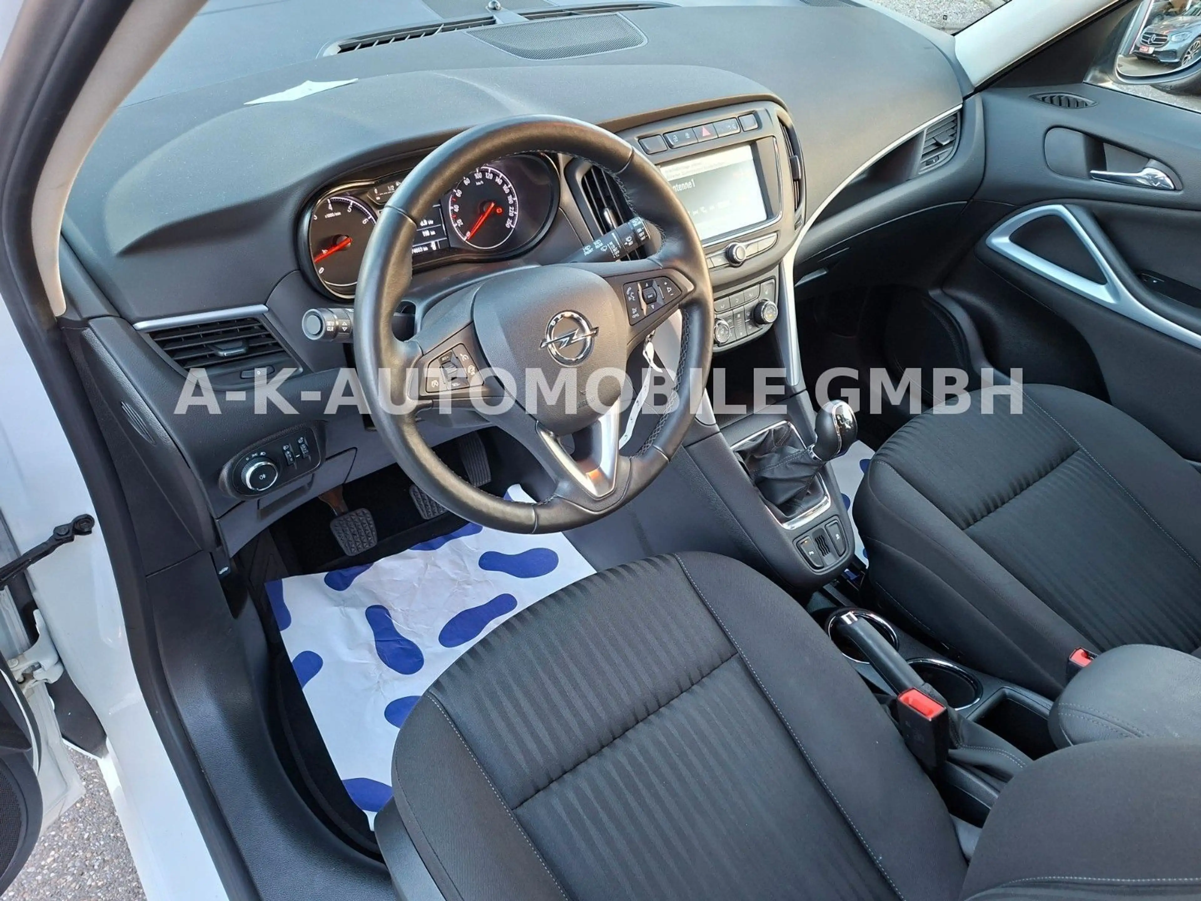 Opel Zafira Tourer — photo 14