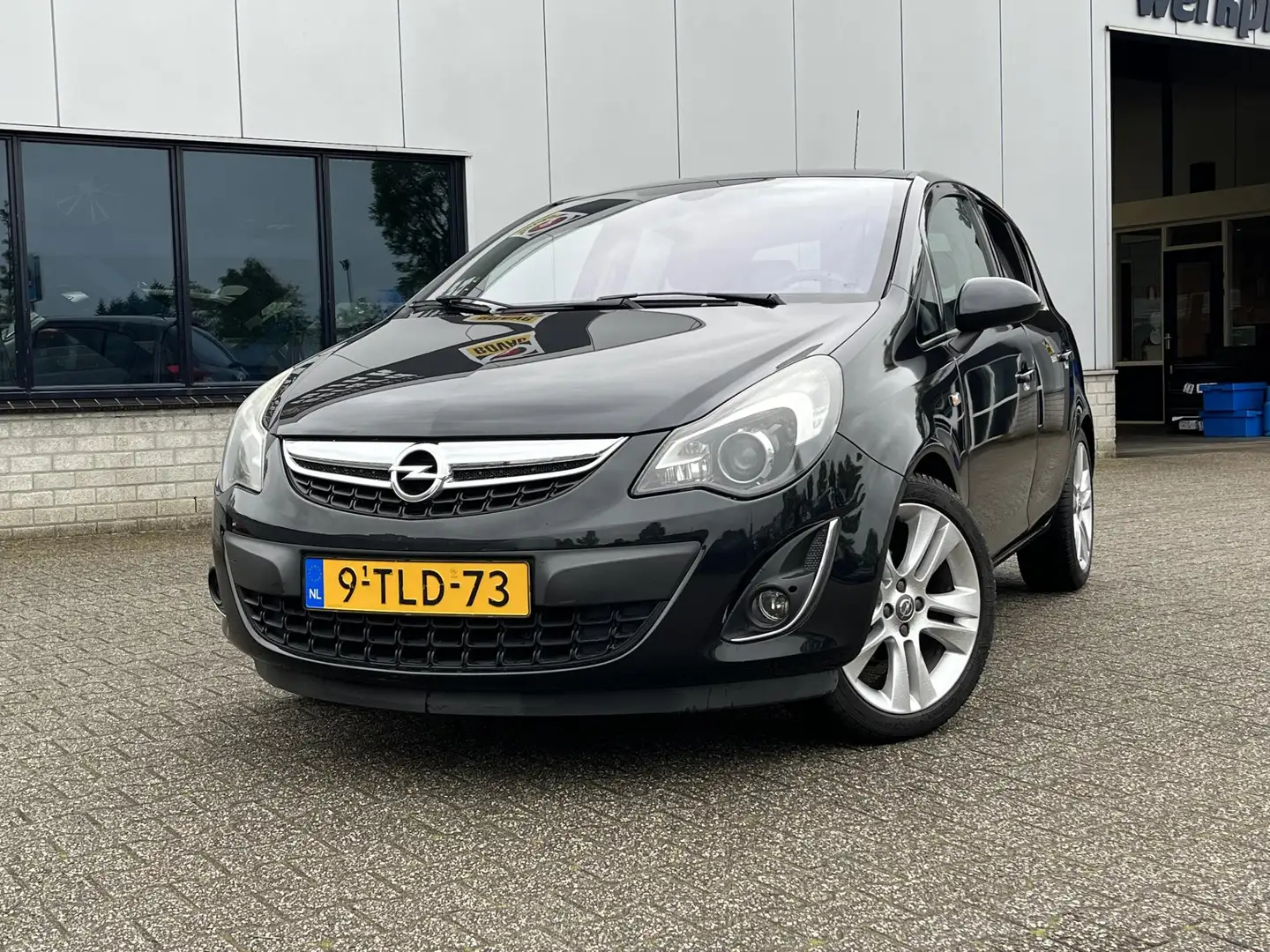 Opel Corsa 1.4-16V Cosmo CRUISE PDC NAV 17INCH REGENSENSOR Zwart - 2