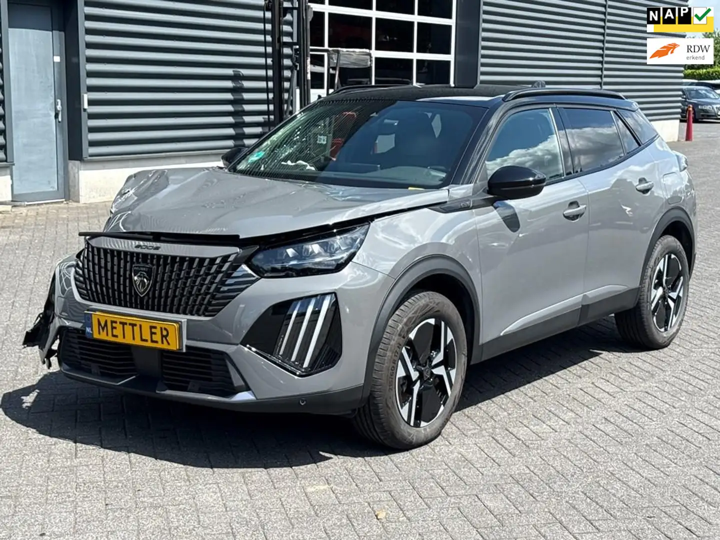 Peugeot 2008 1.2 Hybrid 136 GT , Camera , Navi Grijs - 1