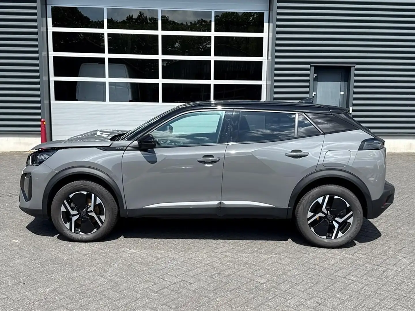 Peugeot 2008 1.2 Hybrid 136 GT , Camera , Navi Grijs - 2