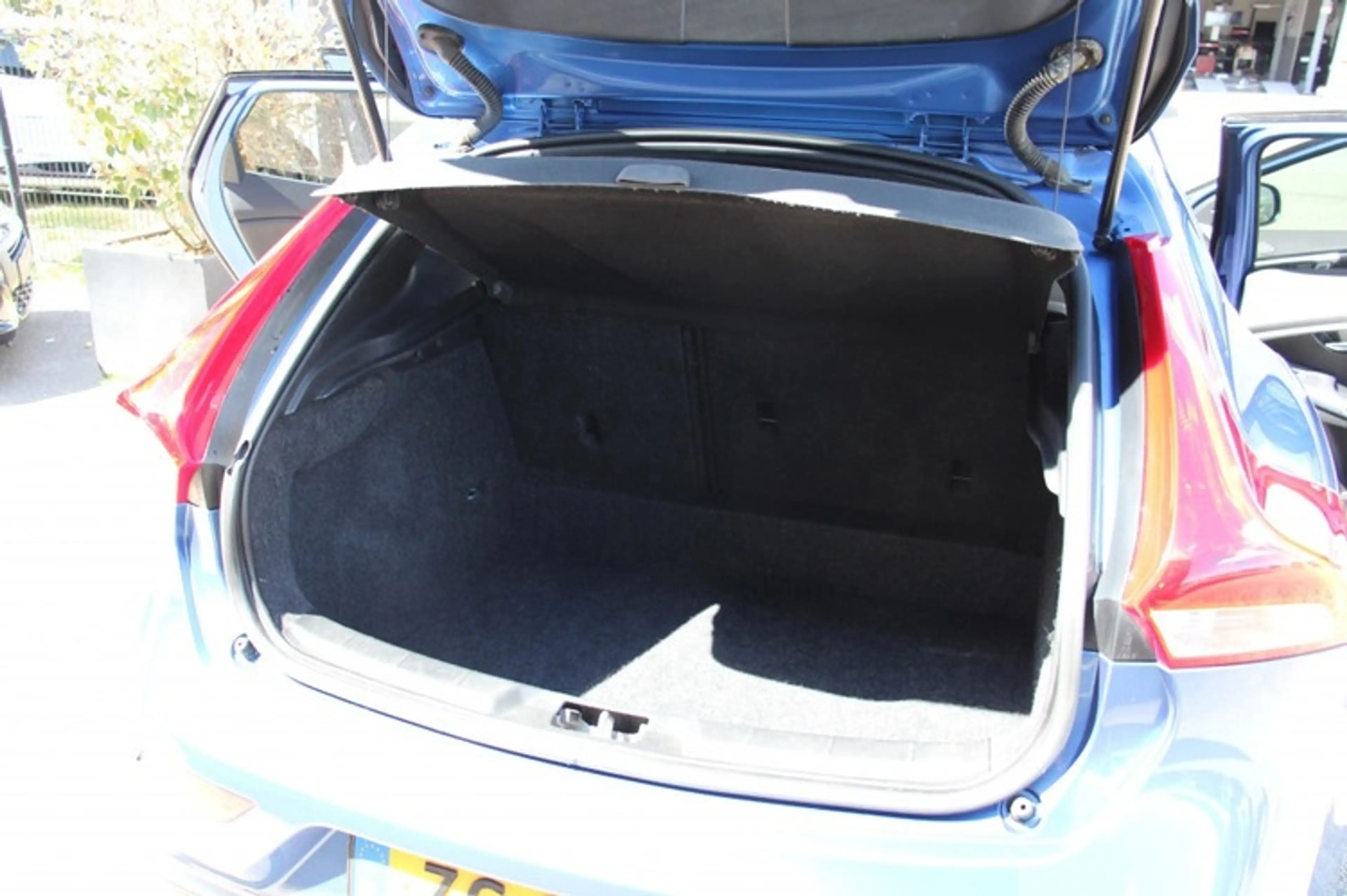 Volvo V40 1.5 T3 Polar+ Sport / lederen bekleding / stoelver — photo 7