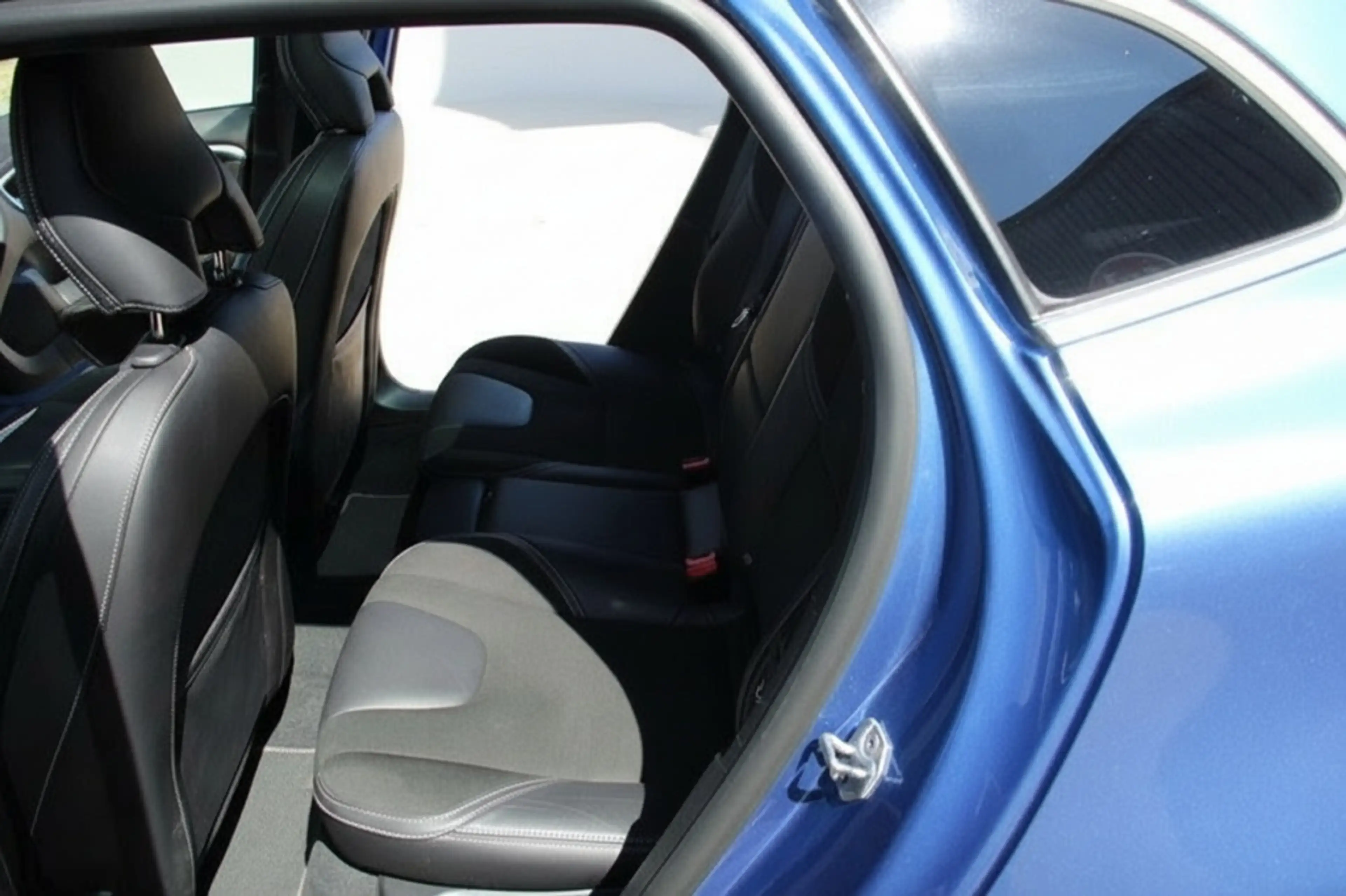Volvo V40 1.5 T3 Polar+ Sport / lederen bekleding / stoelver — photo 9