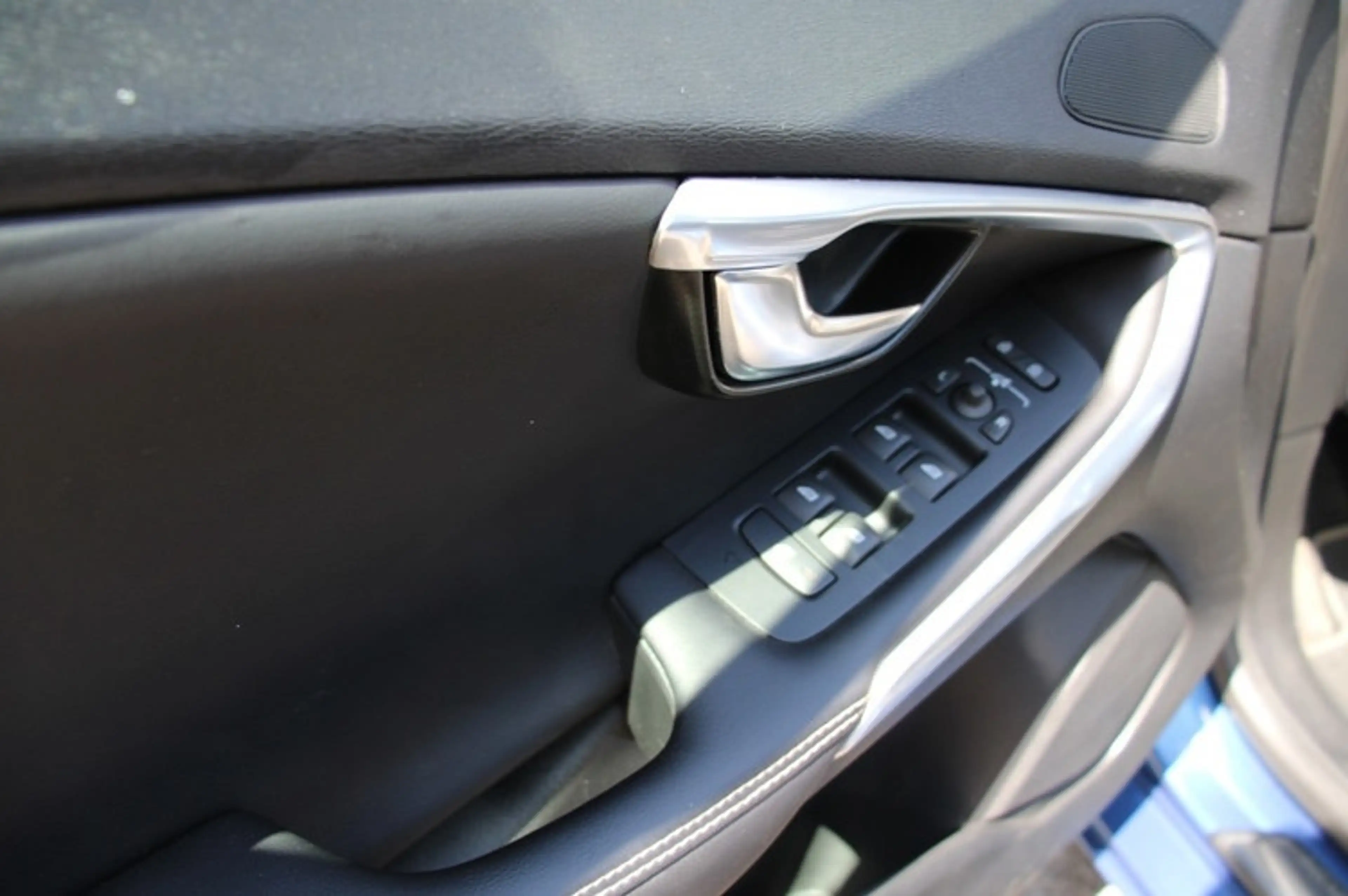 Volvo V40 1.5 T3 Polar+ Sport / lederen bekleding / stoelver — photo 14