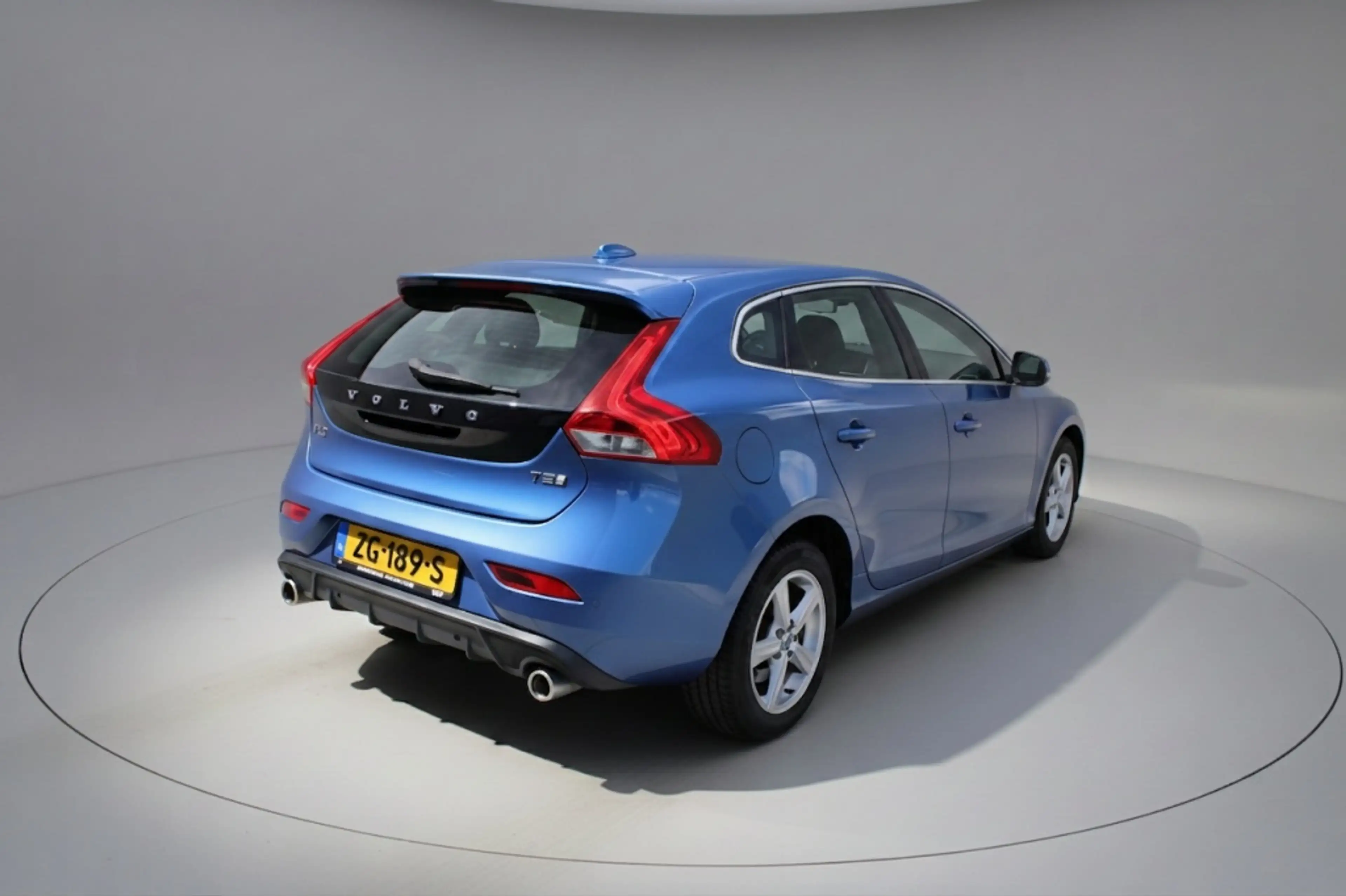 Volvo V40 1.5 T3 Polar+ Sport / lederen bekleding / stoelver — photo 3
