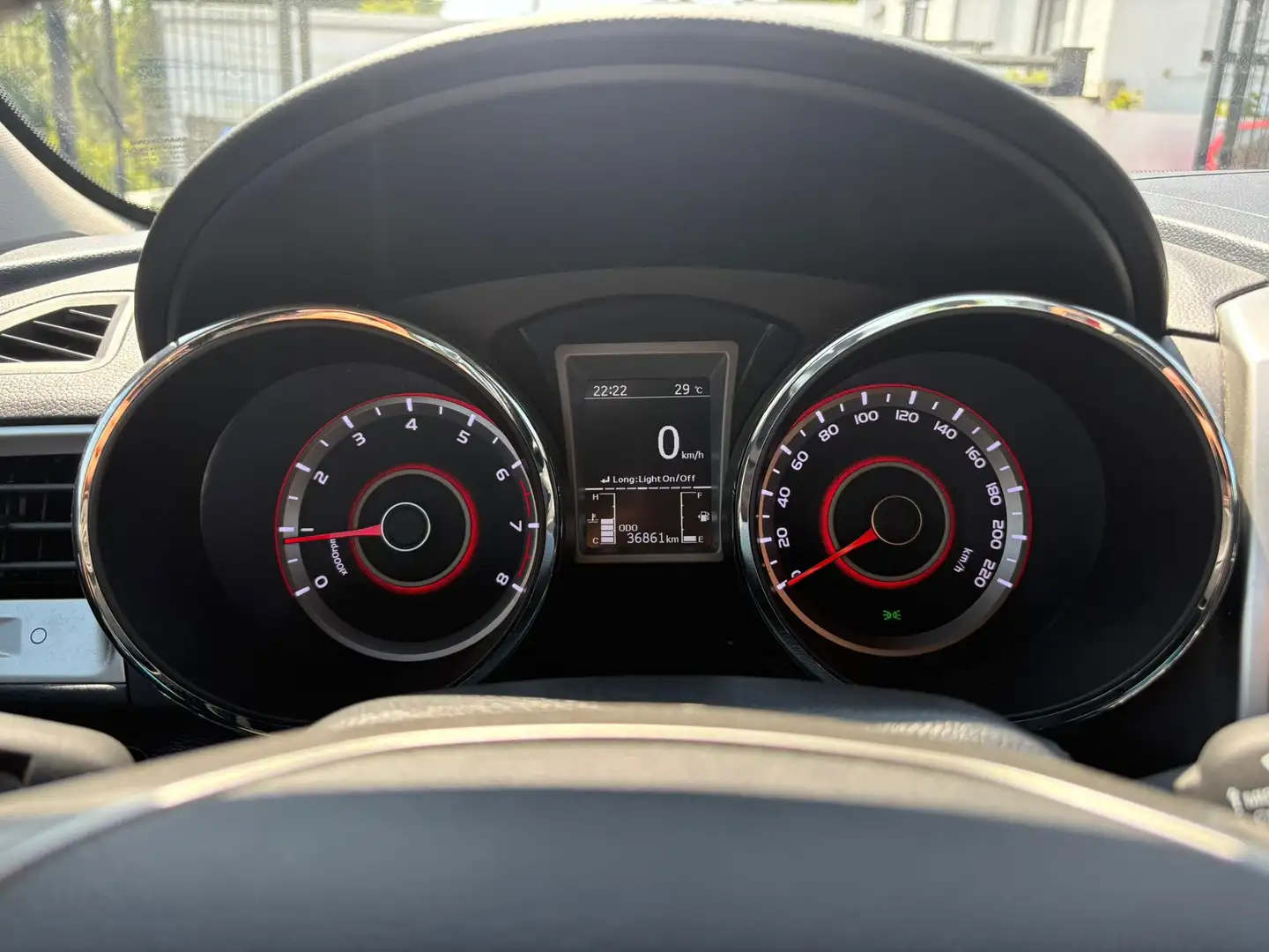SsangYong Tivoli 1.6i e-XGi -EU6b-GARANTIE 1AN-CLIM-GPS-CAMERA Gris - 2