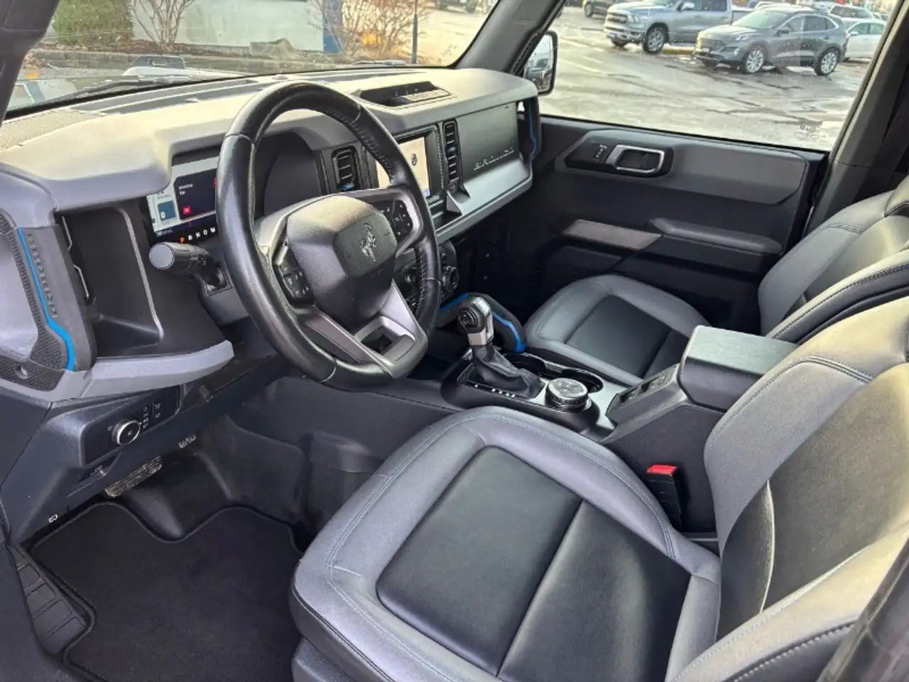 Ford Bronco photo Ford Bronco