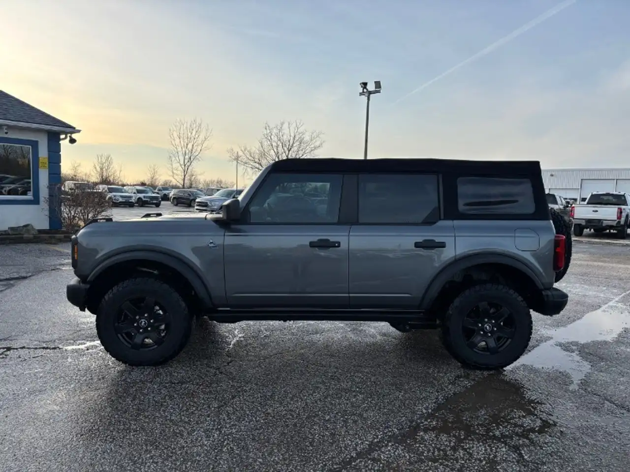 Ford Bronco photo Ford Bronco