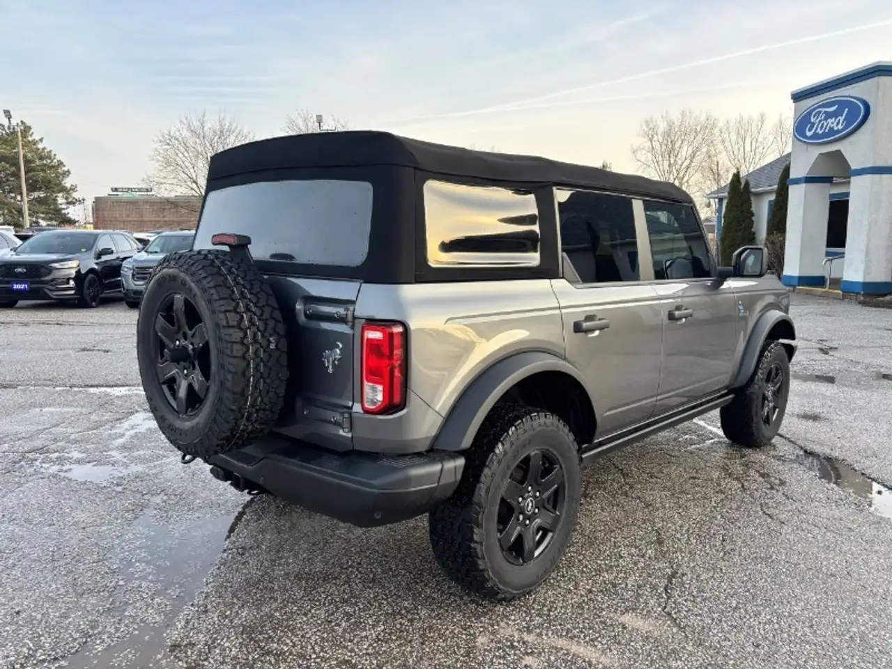 Ford Bronco photo Ford Bronco