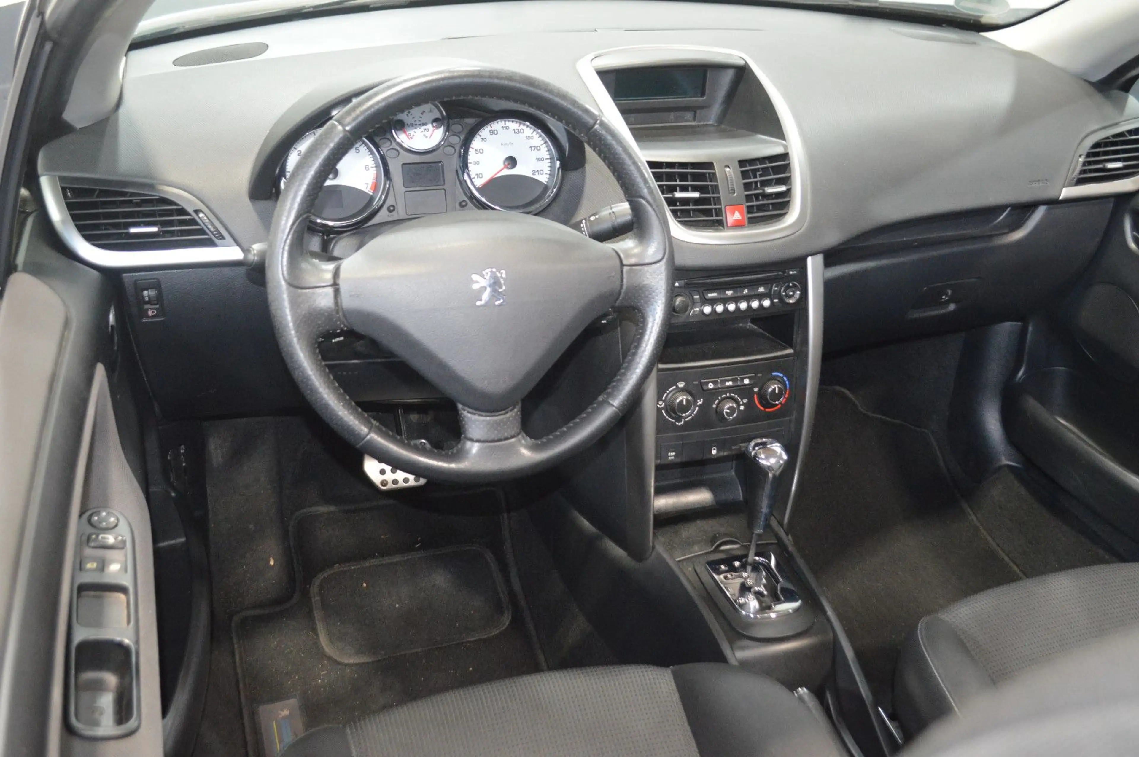 Peugeot 207 CC Cabrio Premium *Automatik* — photo 4