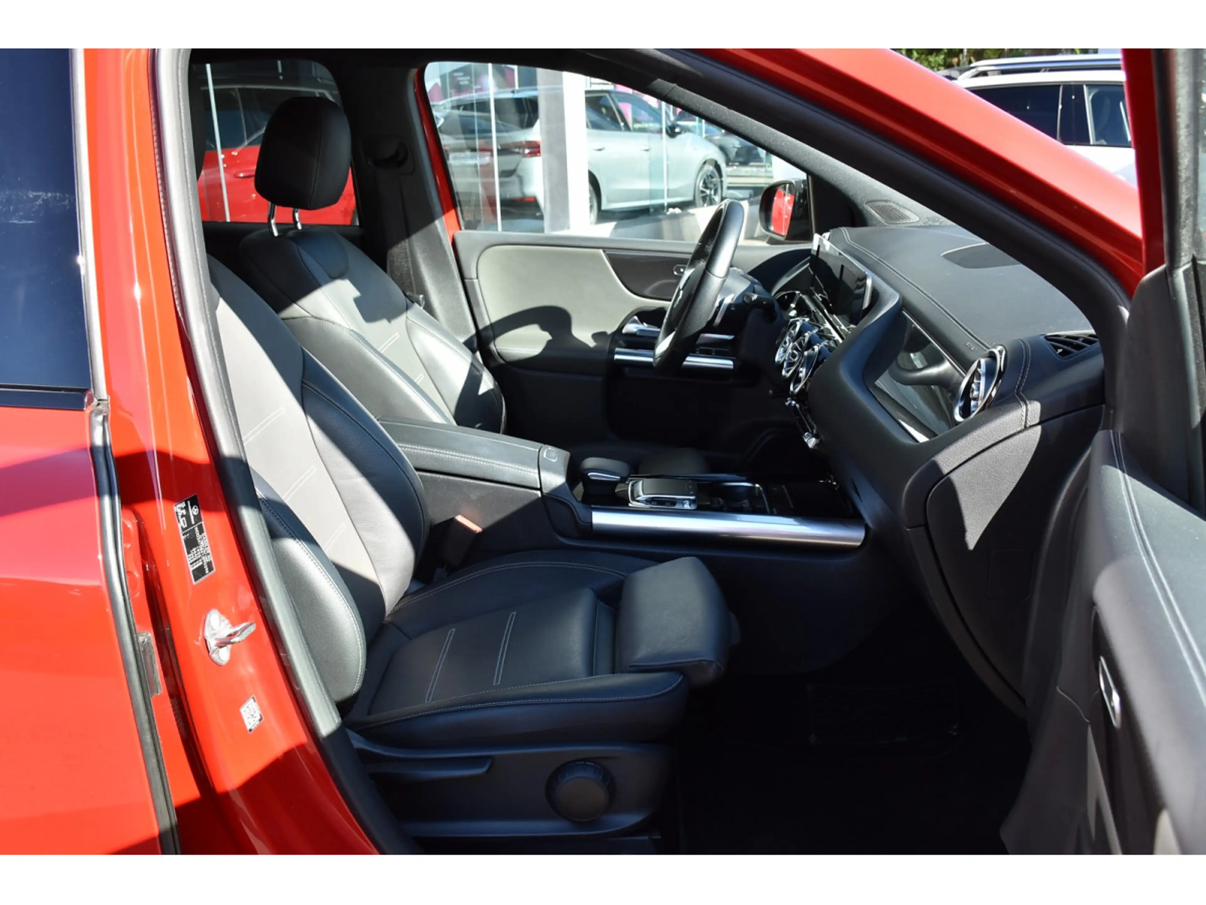 Mercedes-Benz B 180 AMG Line 7G-Tronic CUIR GPS LANE CAM CARNET — photo 7