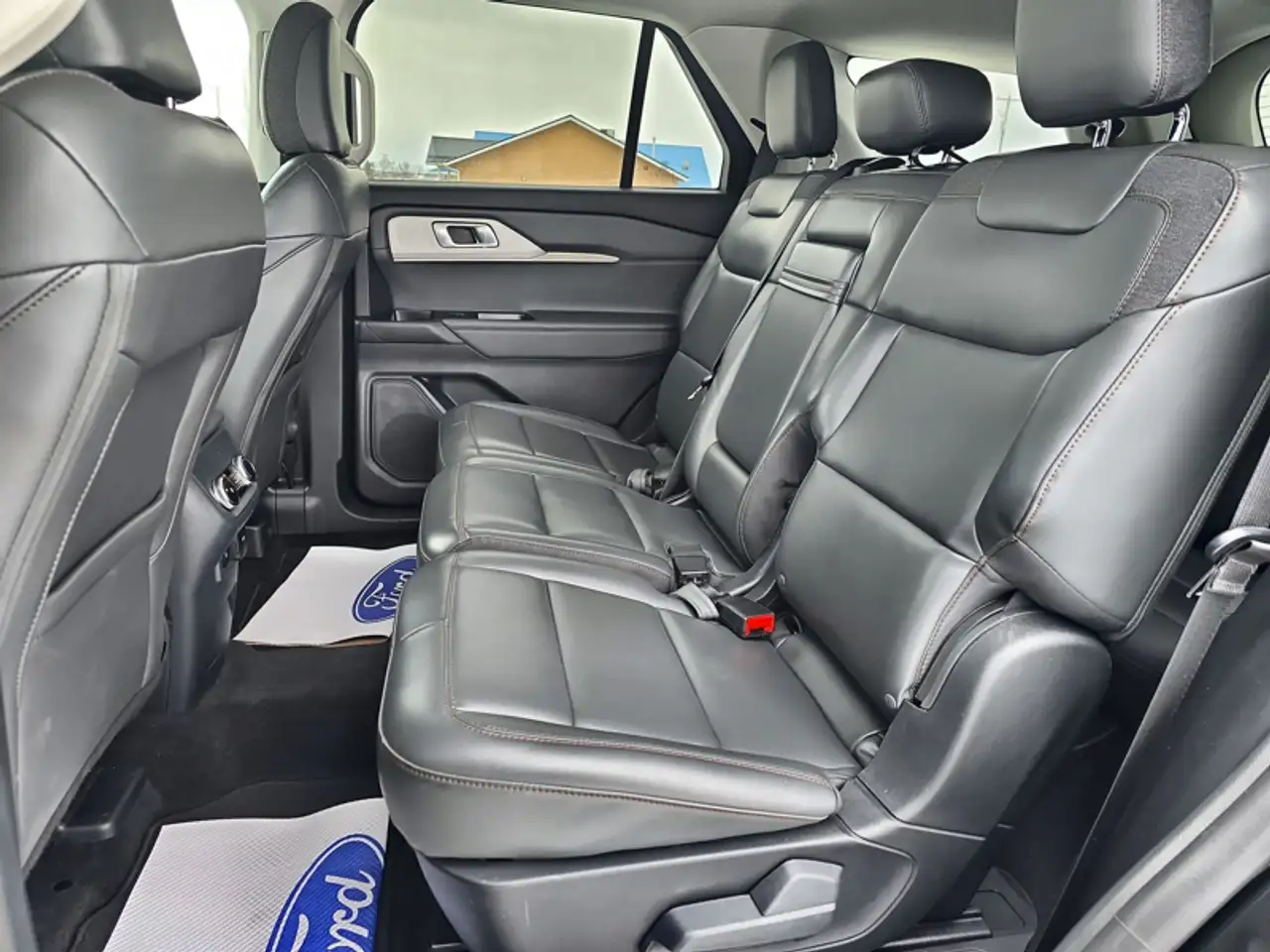 Ford Explorer снимка Ford Explorer