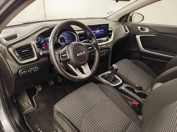 Kia XCeed 2025, foto 3