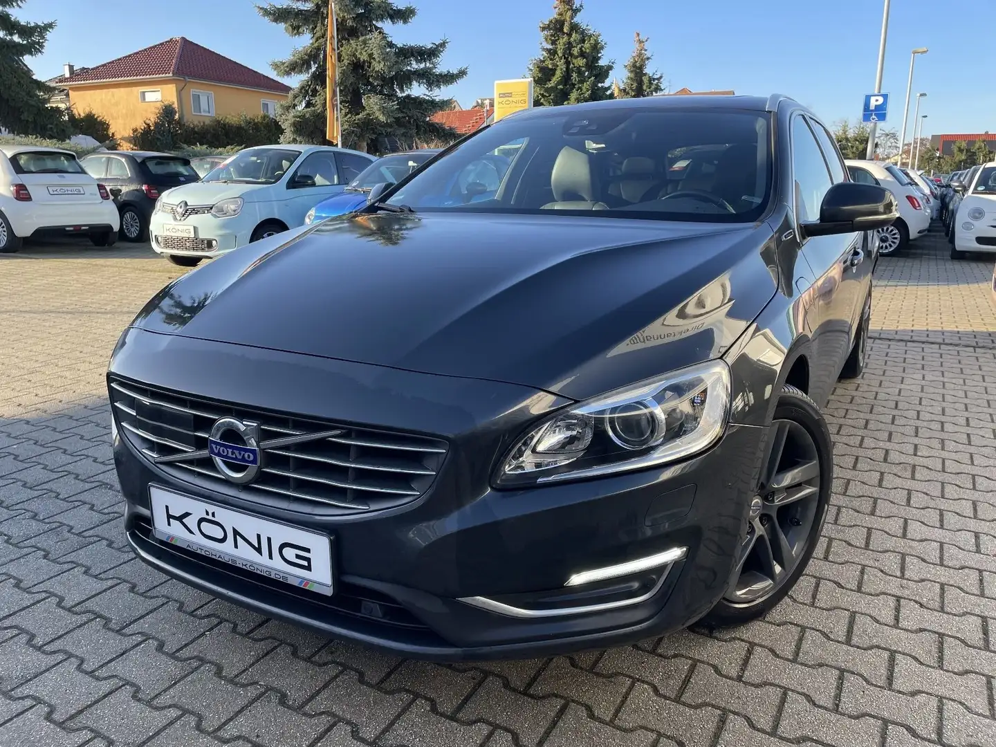 Volvo V60 Kombi D6 AWD Hybrid Grau - 1