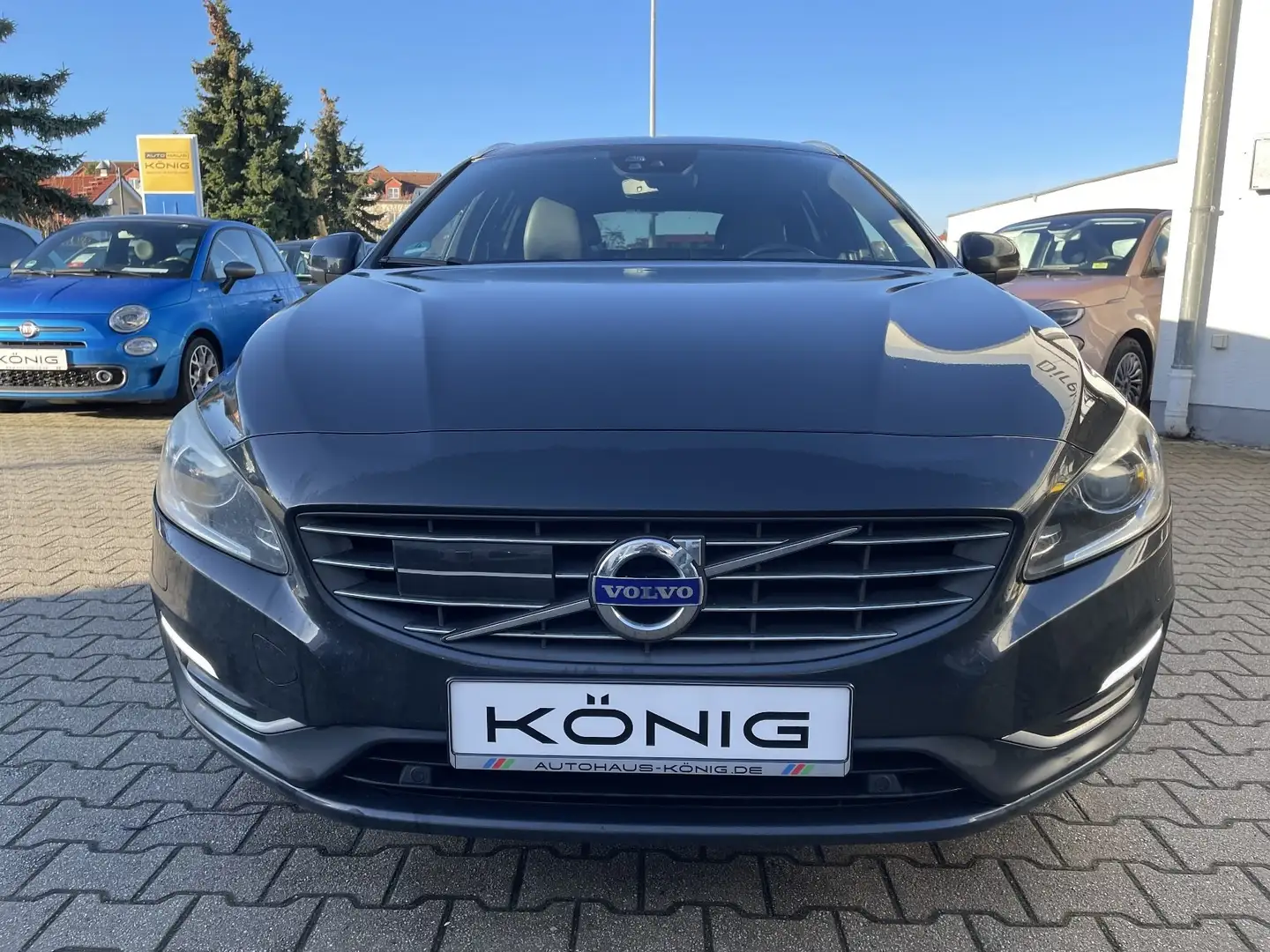 Volvo V60 Kombi D6 AWD Hybrid Grau - 2