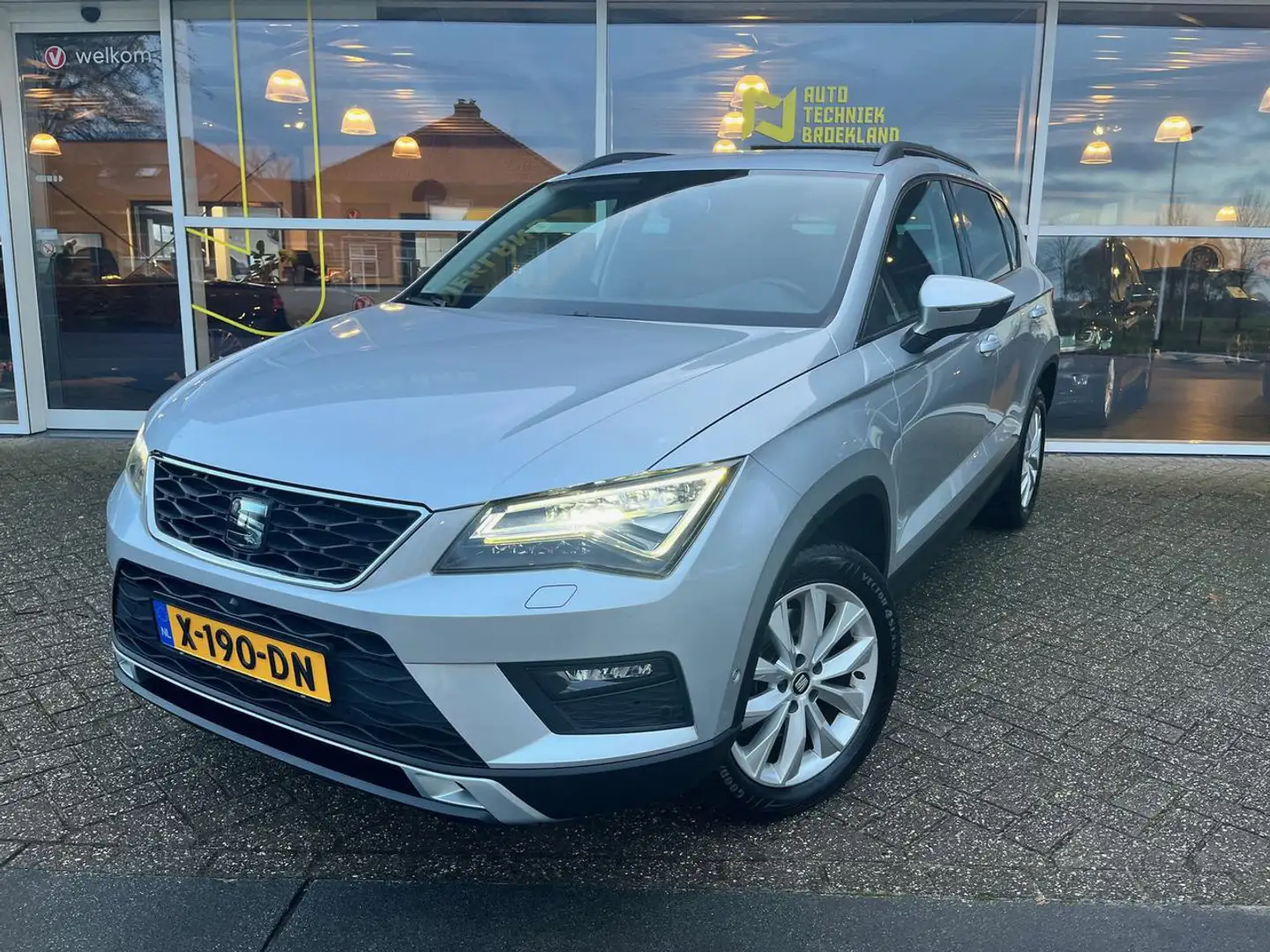 SEAT Ateca 1.0 ECOTSI STYLE BUSINESS INTENSE 360 CAMERA|TREKH Grijs - 1
