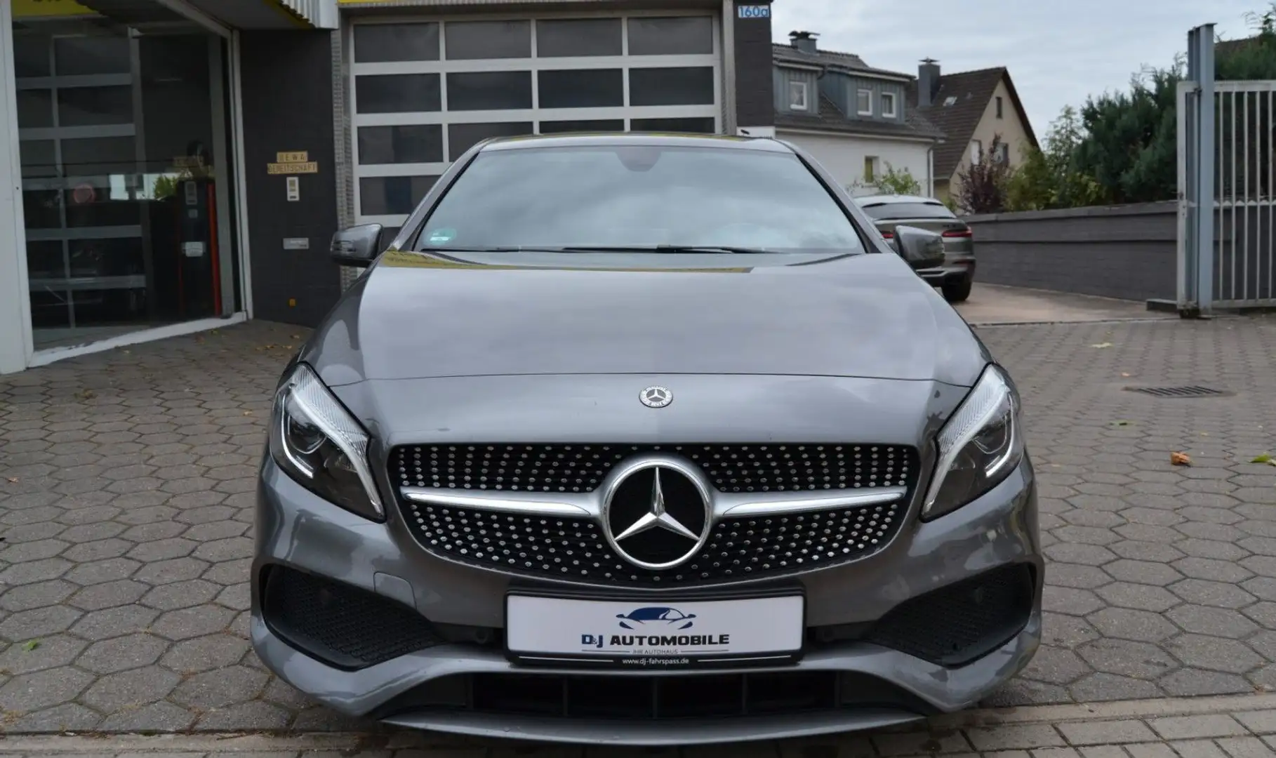 Mercedes-Benz A 200 A200 BlueEfficiency*AMG-Line*Alcantara*Diamond* Grau - 2