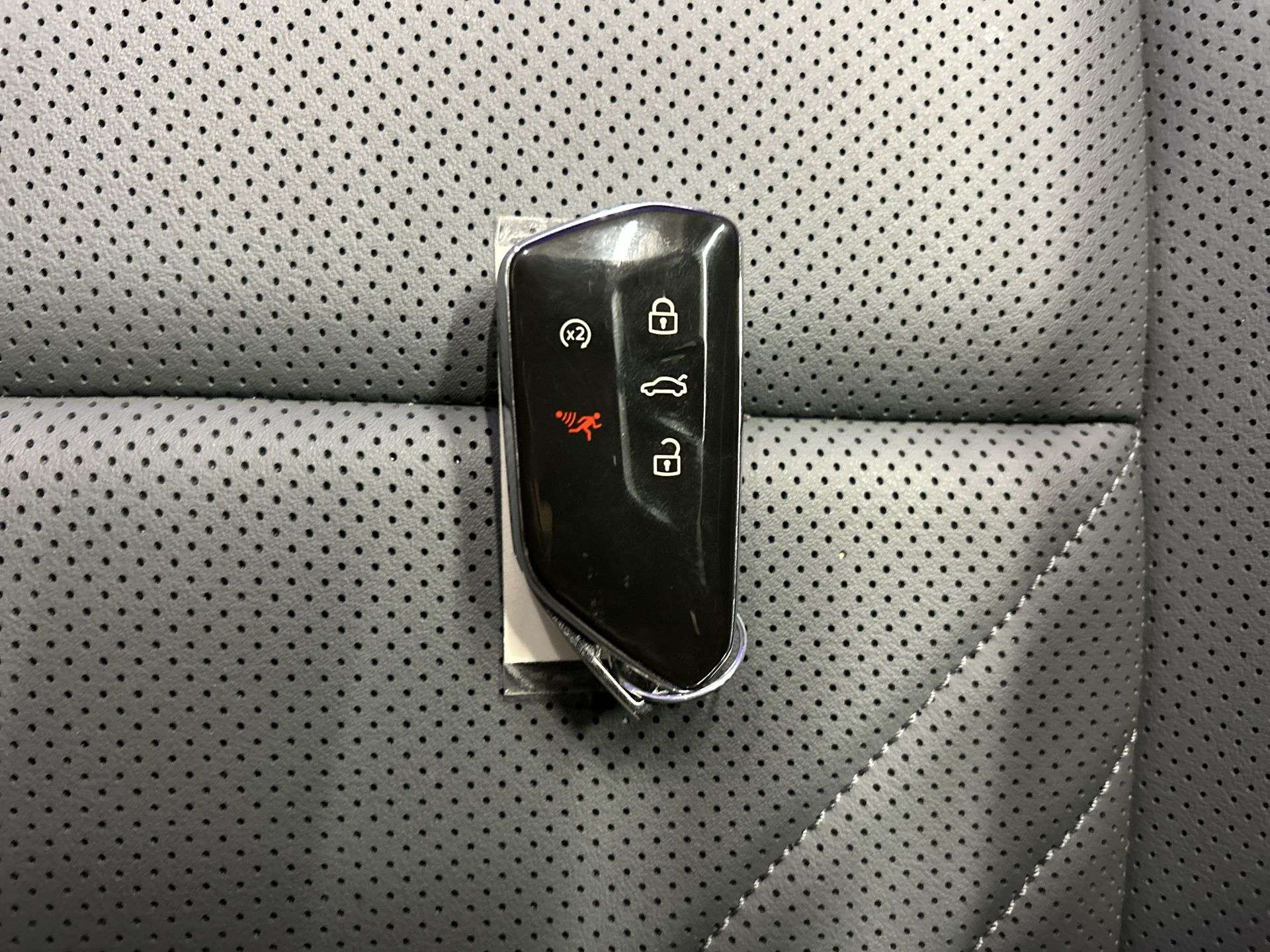 2026 Volkswagen Tiguan COMFORTLINE AWD | HTD LEATHER | CARPLAY | ALLOYS — photo 5