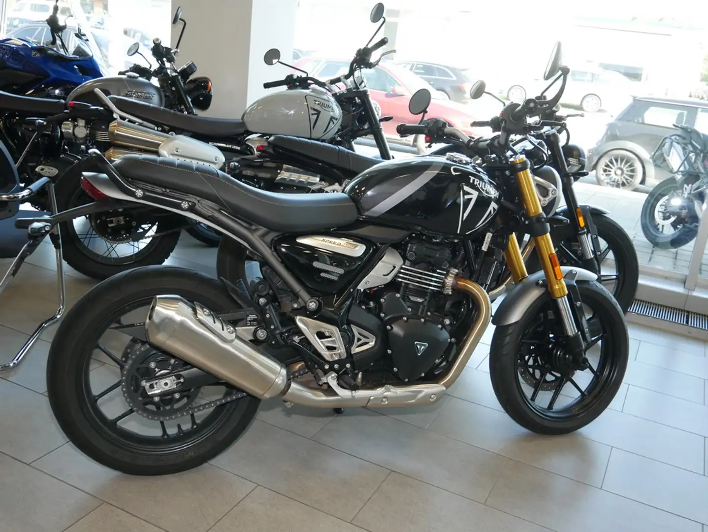 Triumph sofort verfügbar Schwarz - 2