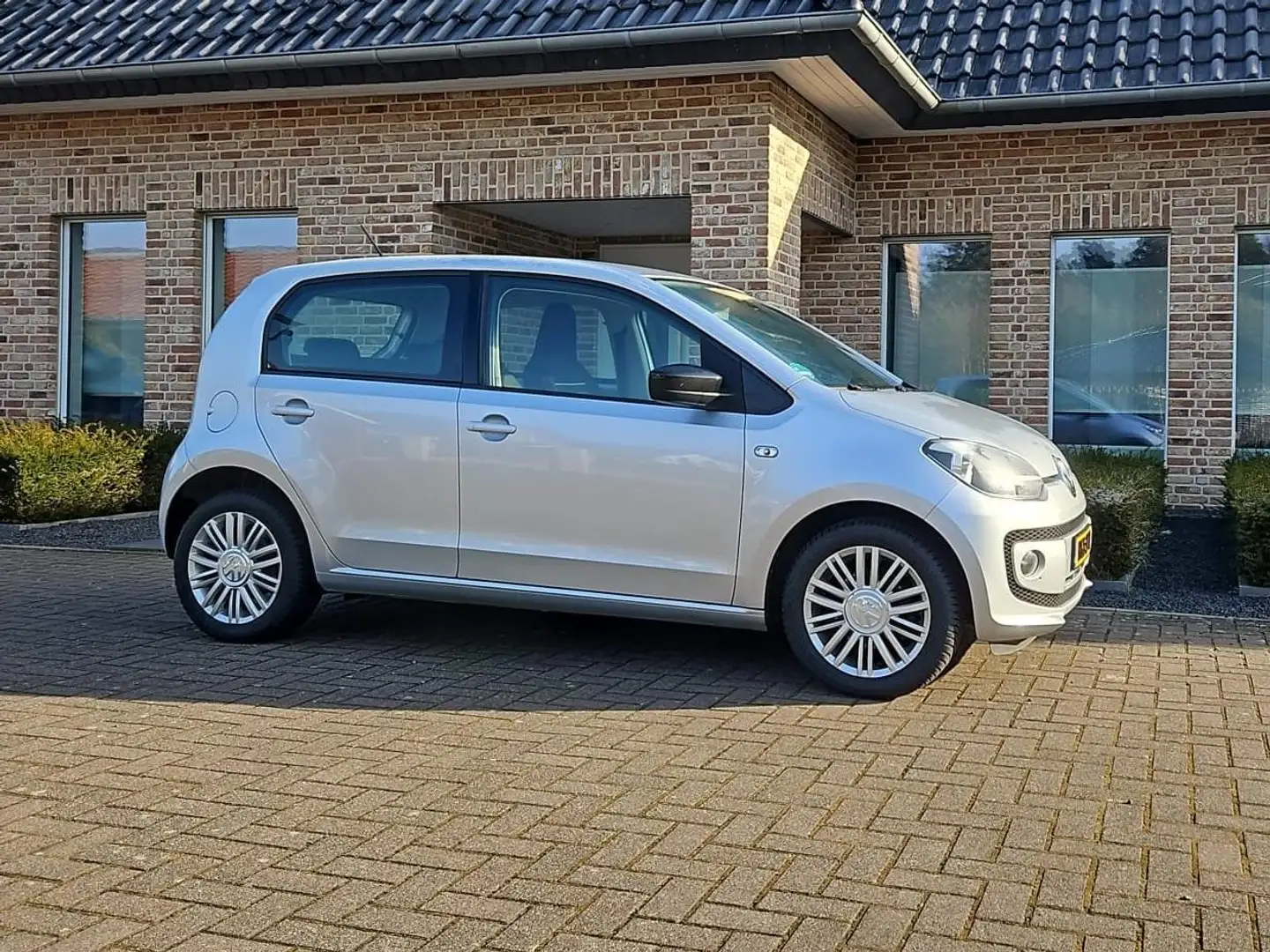 Volkswagen up! up! 1.0 high up! BlueM. Zilver - 1