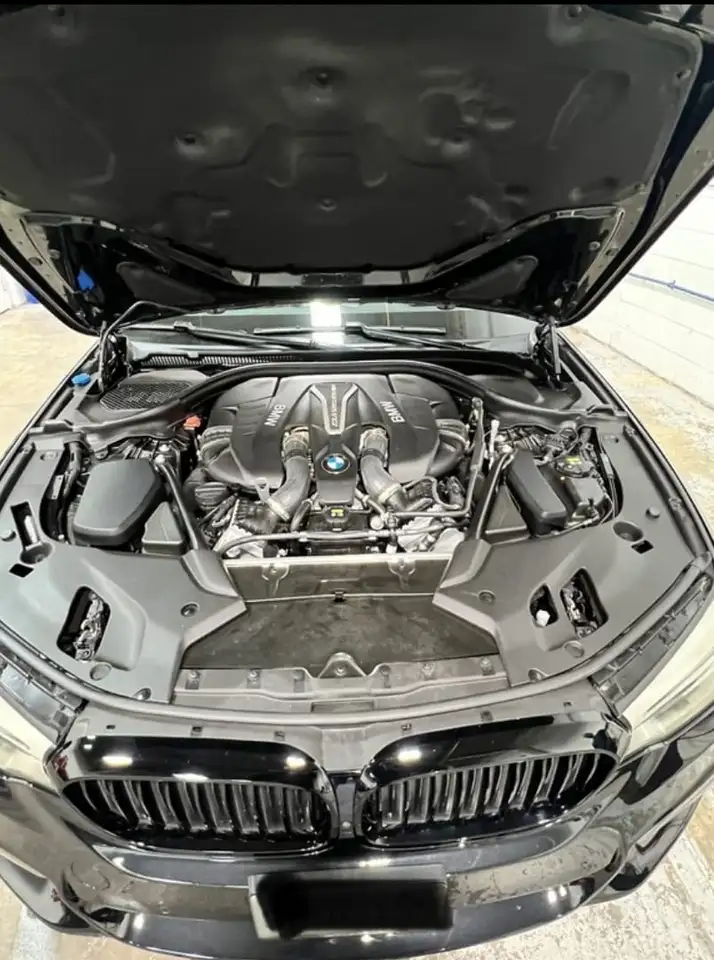 BMW 5 Series снимка BMW 5 Series