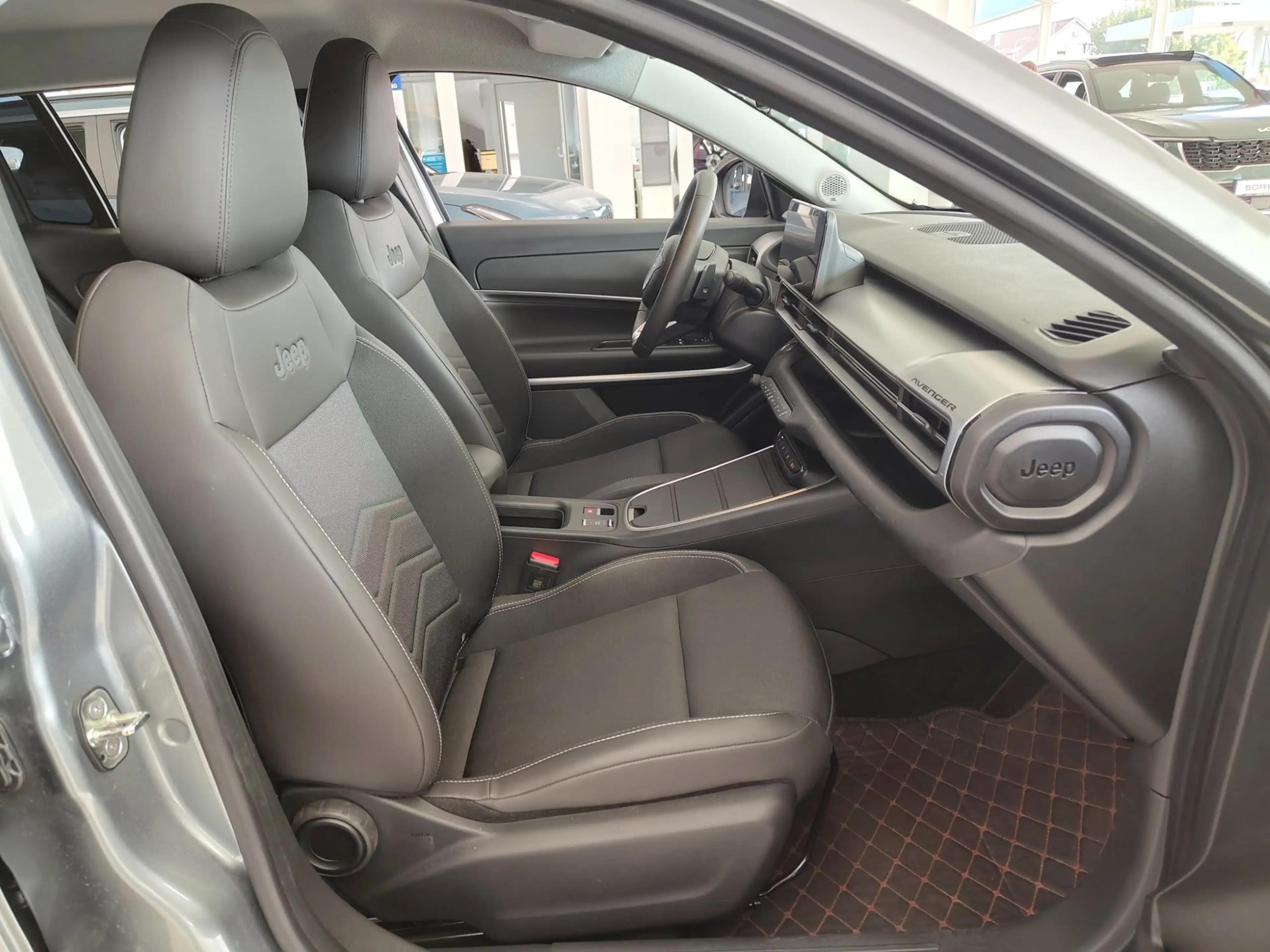 Jeep Avenger 1.2 MHEV Altitude JBL ACC LED — photo 13