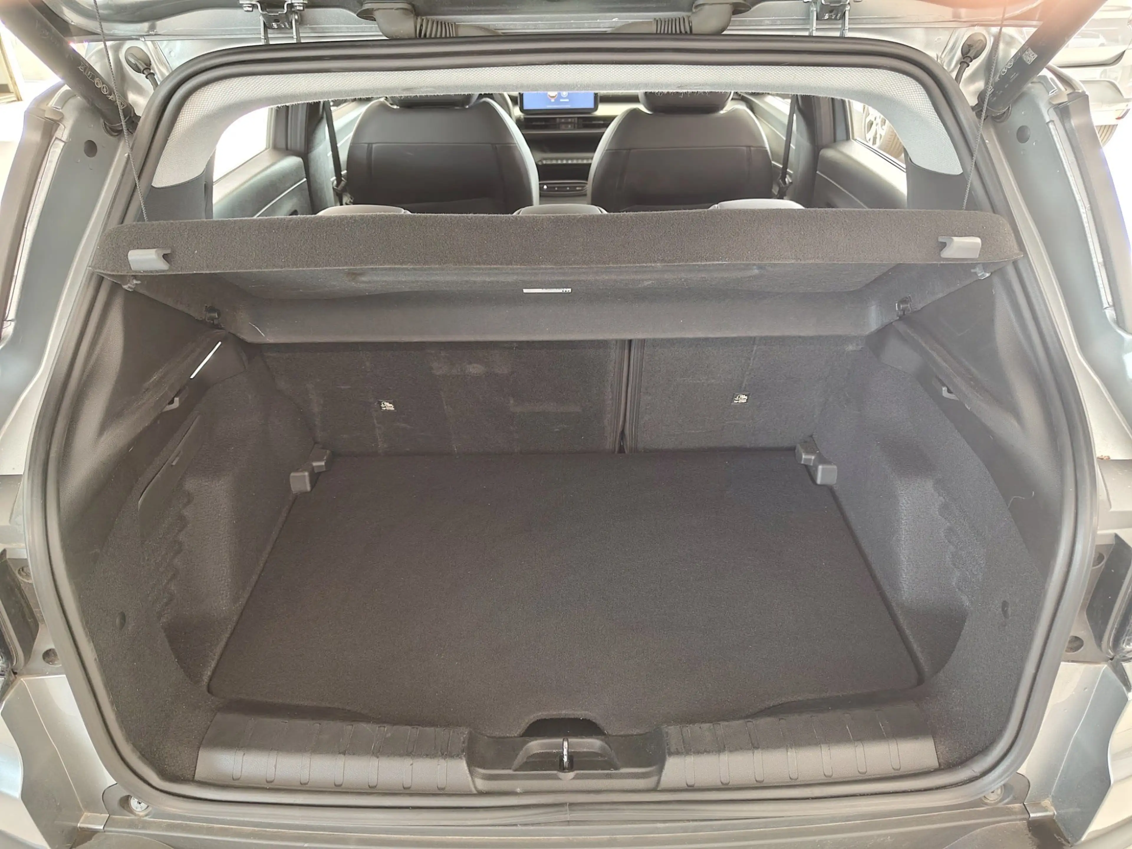 Jeep Avenger 1.2 MHEV Altitude JBL ACC LED — photo 10