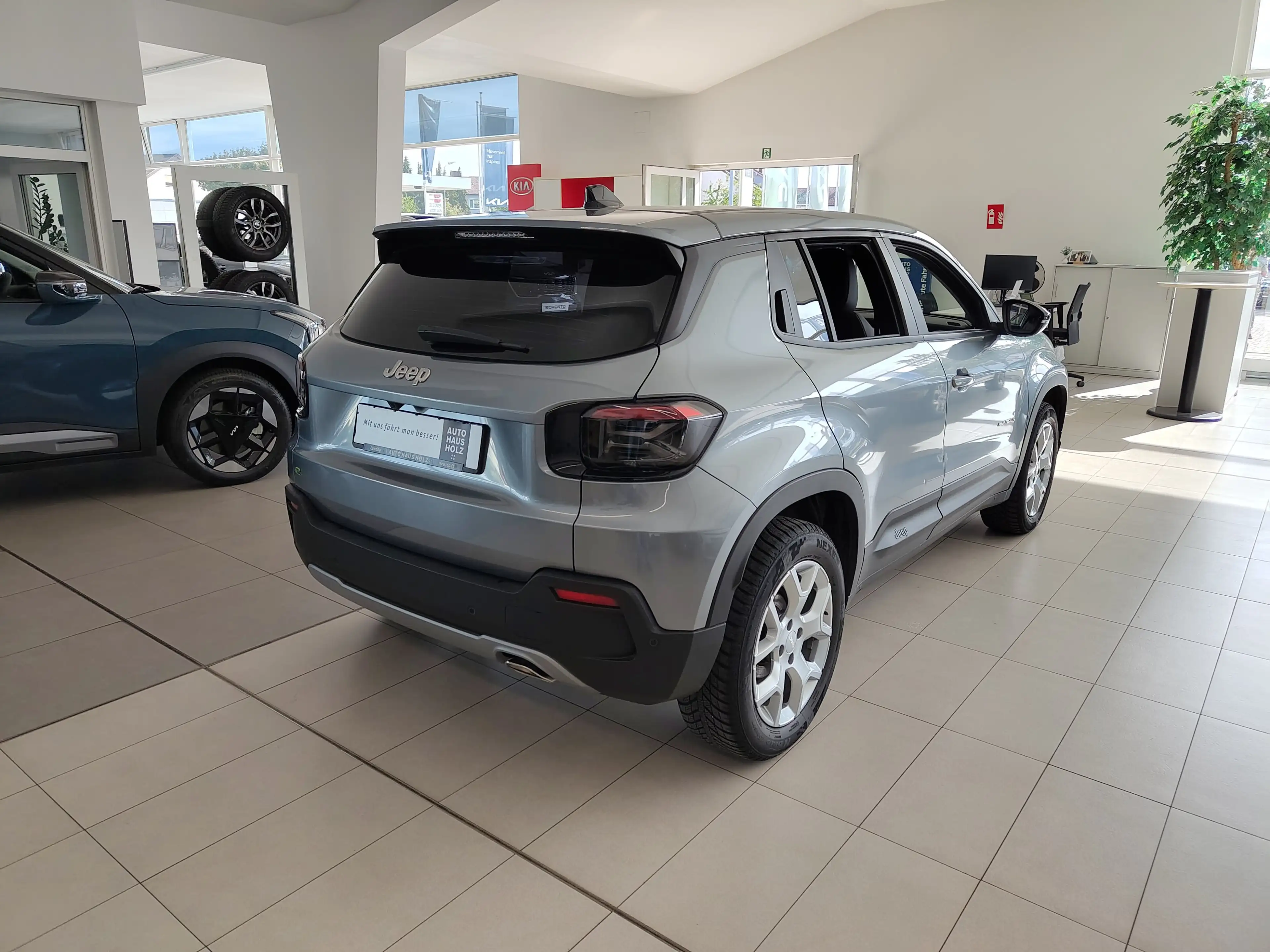 Jeep Avenger 1.2 MHEV Altitude JBL ACC LED — photo 4