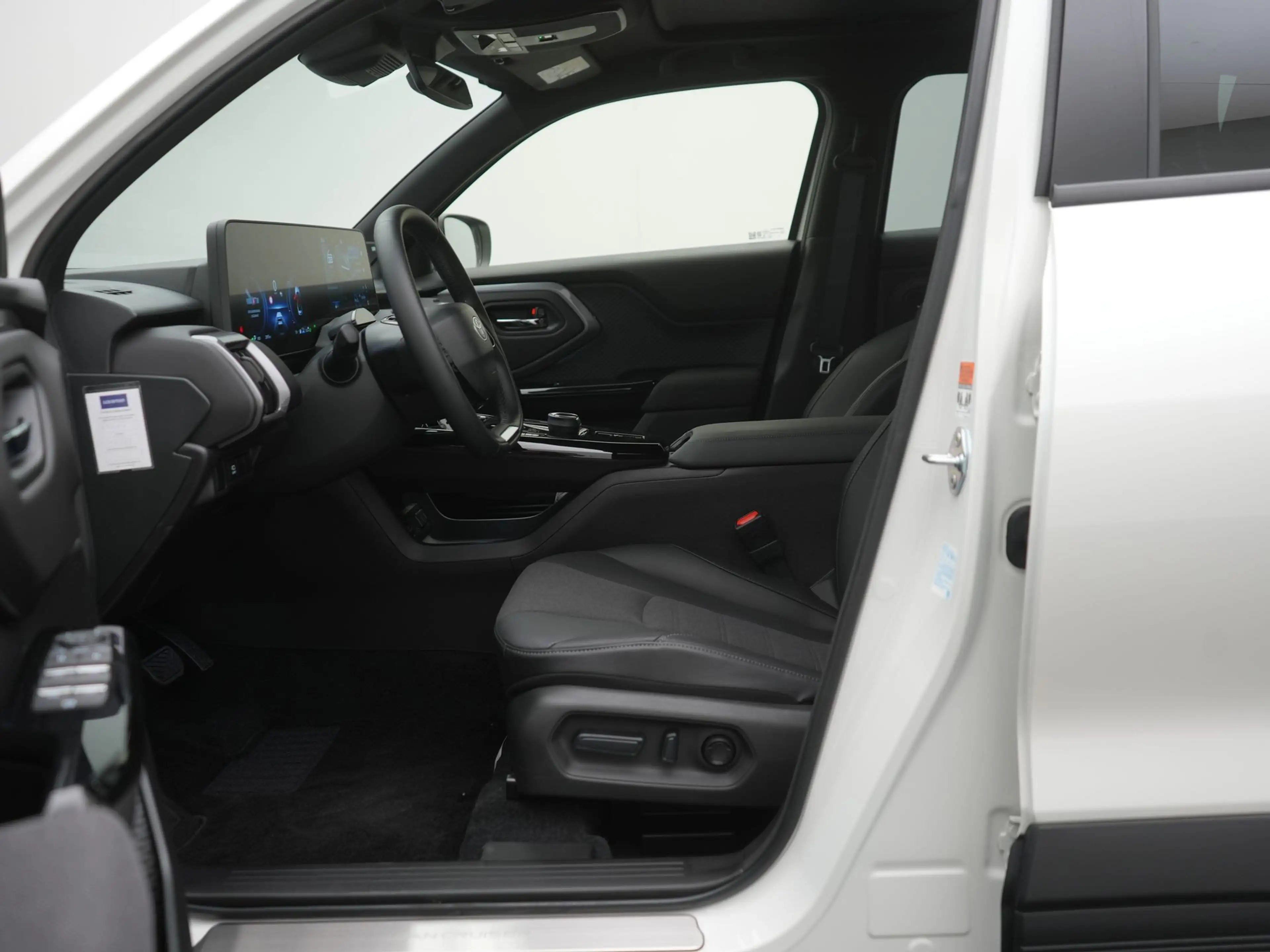 Toyota Urban Cruiser Executive 61 kWh — photo 9