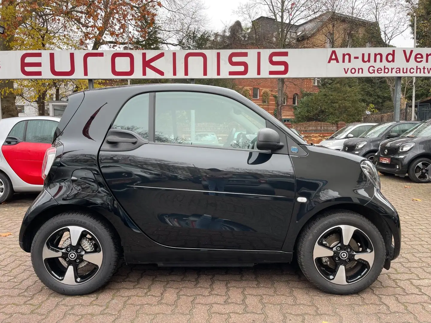 smart forTwo fortwo EQ 60kW*EXCL*PANO*NAVI*SHZ*JBL*KAM*22kW* Black - 1