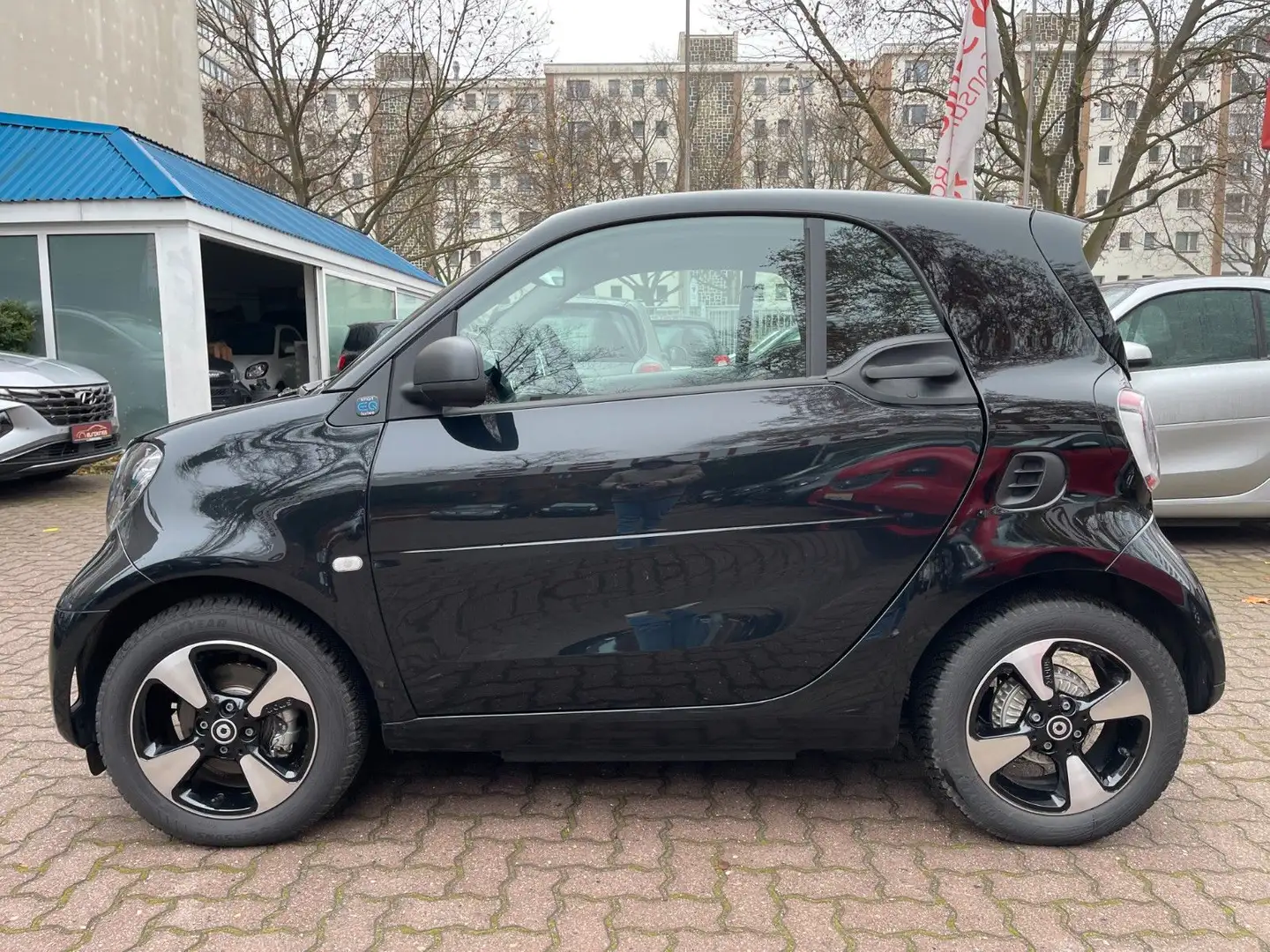 smart forTwo fortwo EQ 60kW*EXCL*PANO*NAVI*SHZ*JBL*KAM*22kW* Fekete - 2