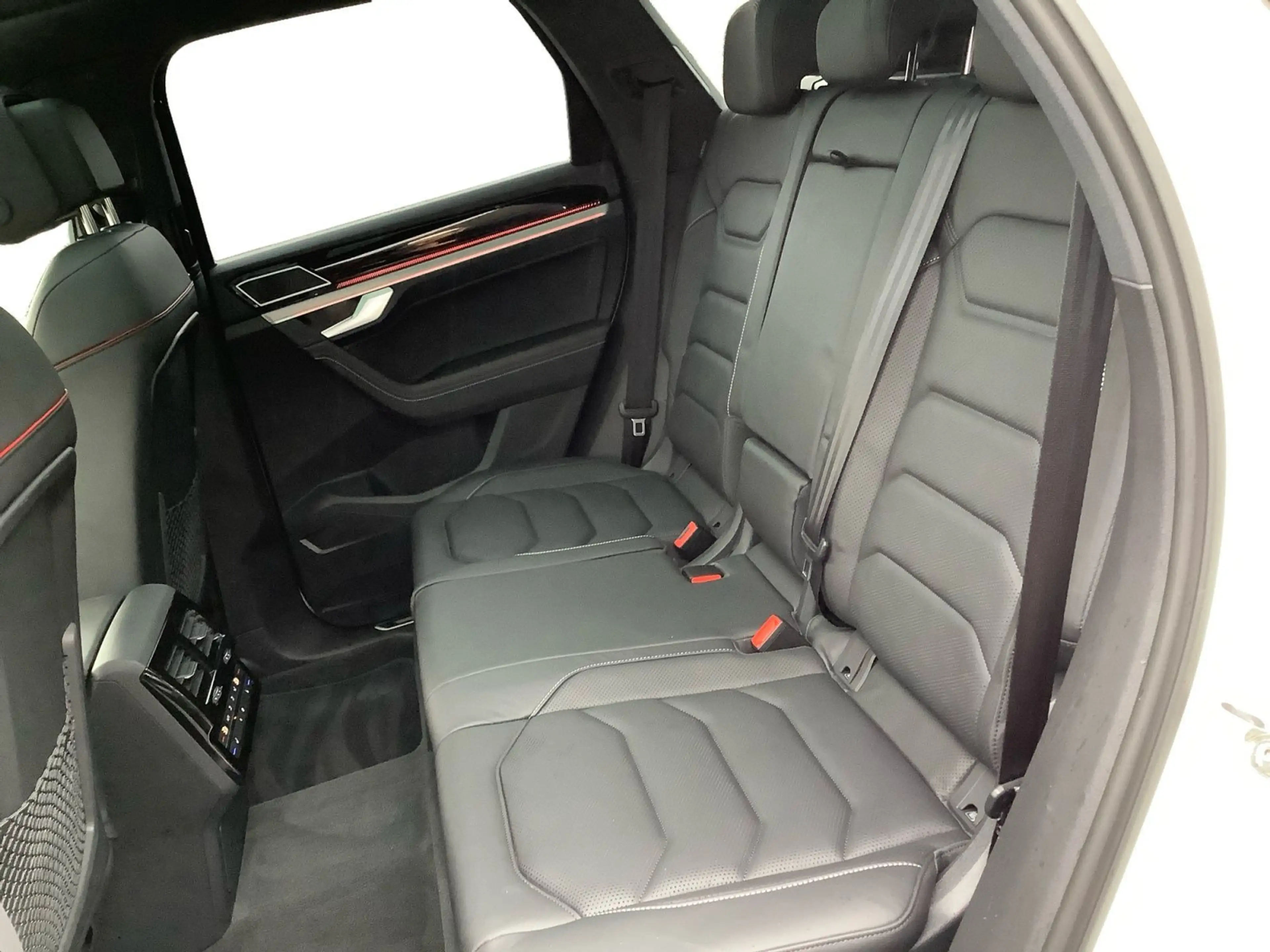 Volkswagen Touareg 3.0 TDI Elegance AHK ACC Matrix Pano Sta — photo 9