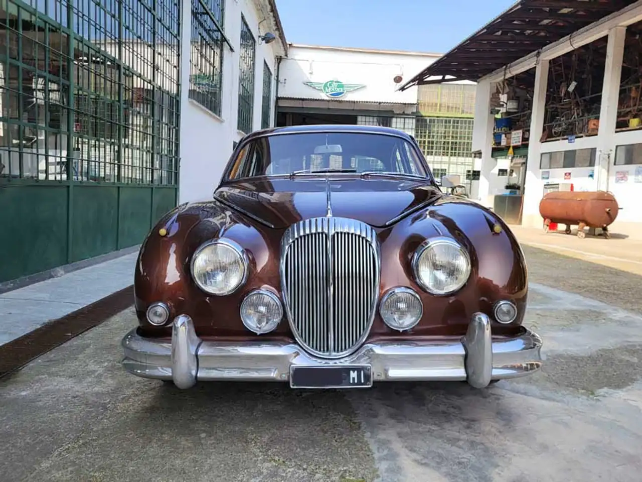 Daimler 2.5 V8 Saloon - SUMMER PRICE, foto 5